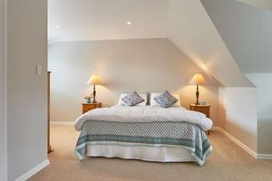 Alquiler Vacacional - Upmarket Townhouse - walk to CBD. Park-like surroundings.