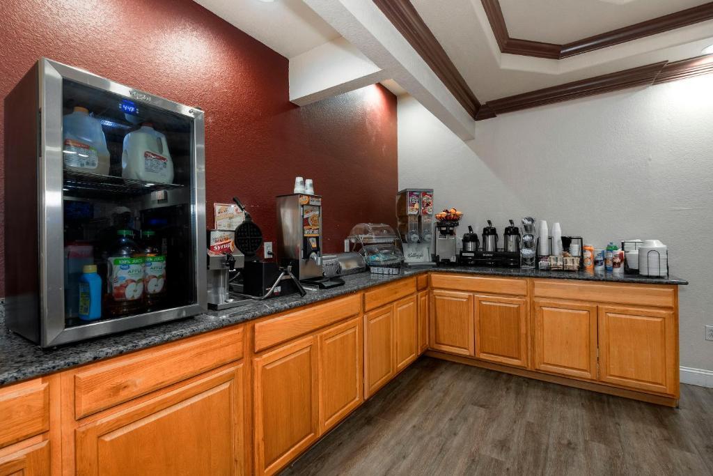 Restaurant Red Roof Inn & Suites Pensacola - NAS Corry