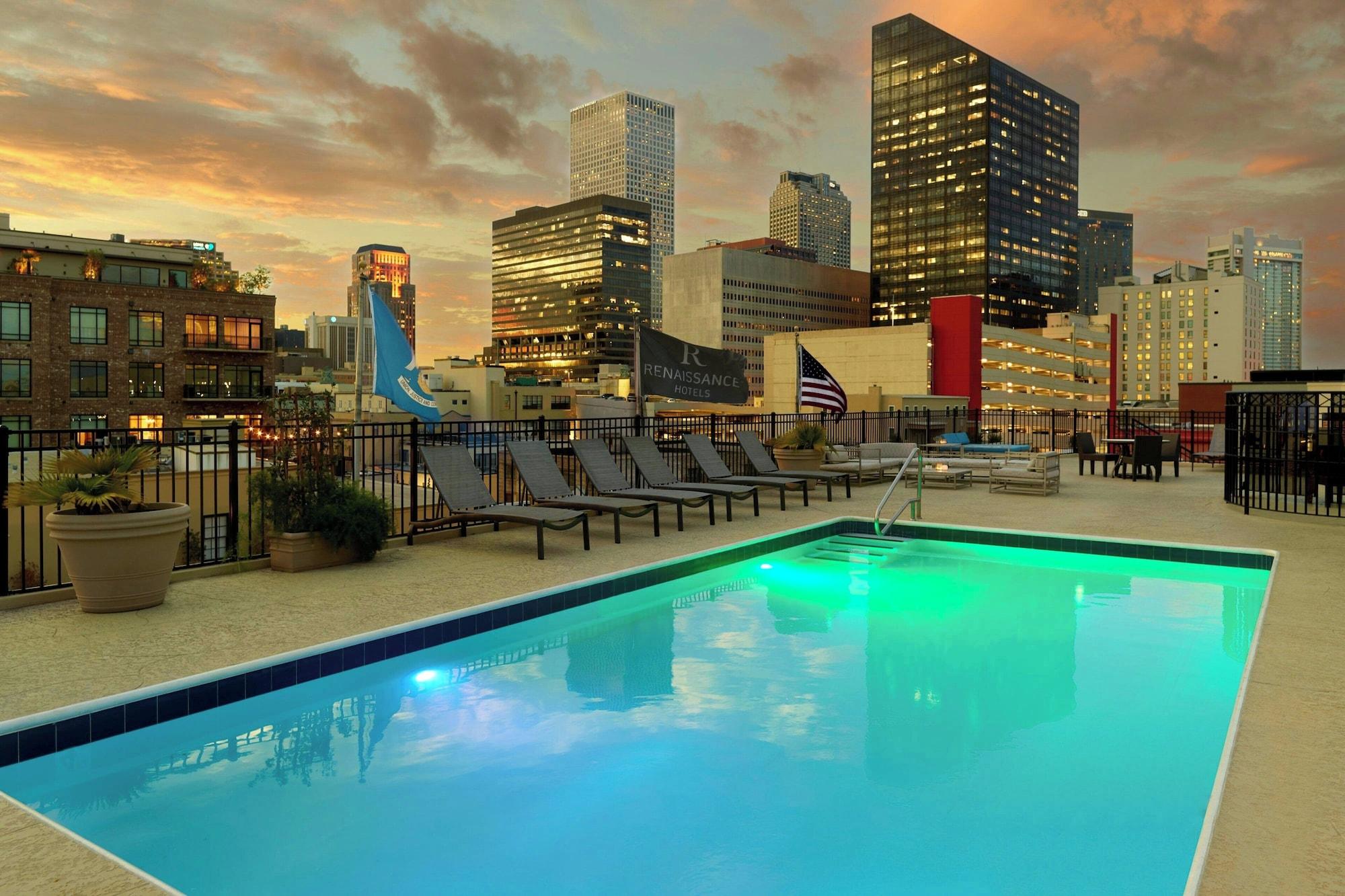 Vista Piscina Renaissance New Orleans Arts Warehouse District Hotel
