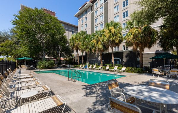La Quinta Inn & Suites by Wyndham San Antonio Airport