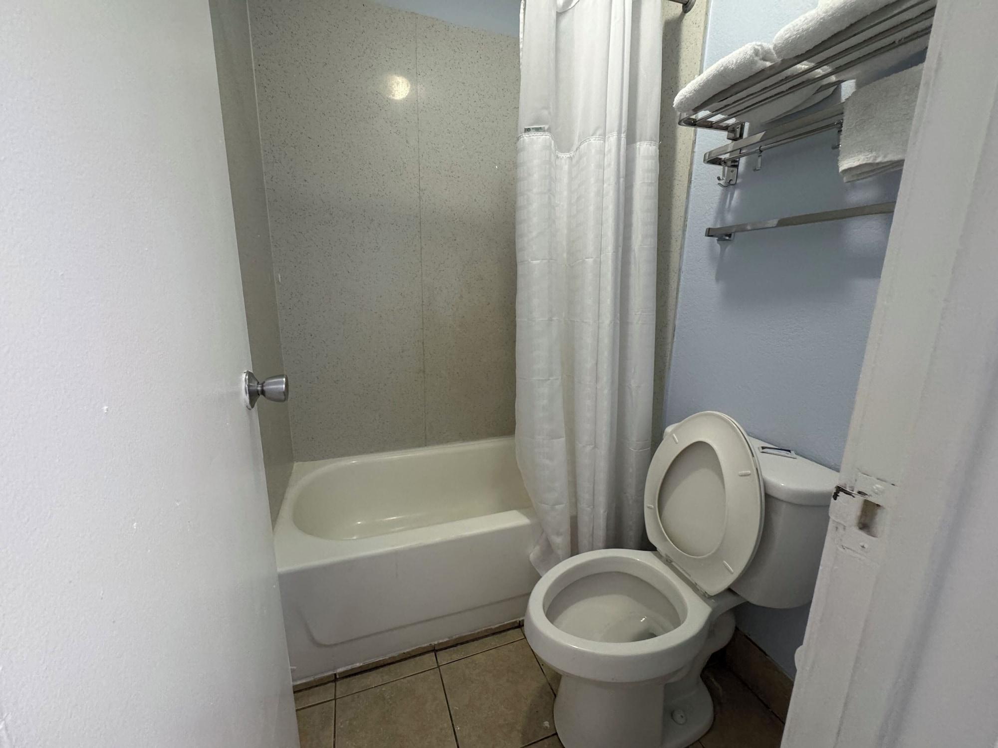 Equipamiento de Habitación Days Inn by Wyndham Charlotte University