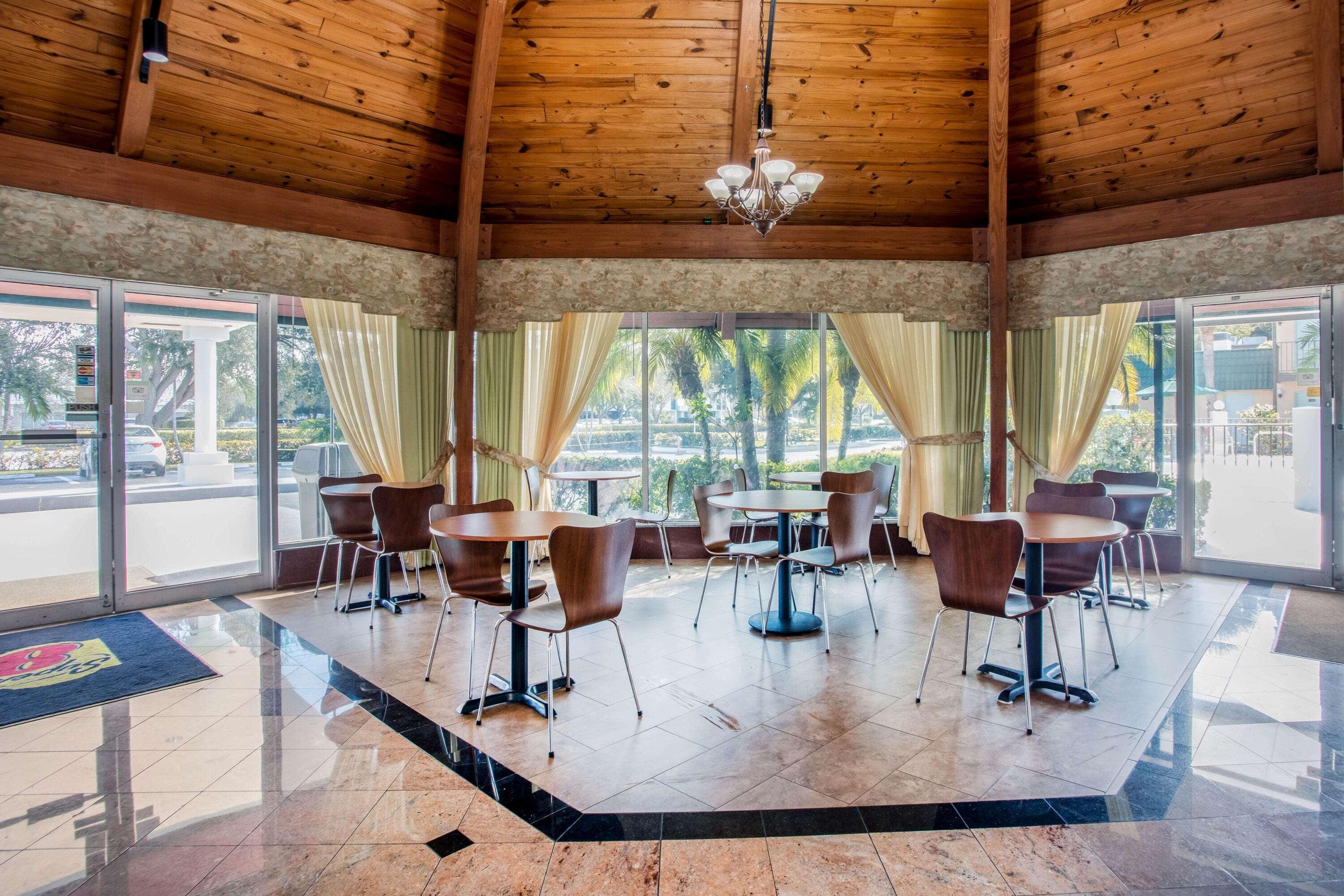 Restaurant Super 8 by Wyndham North Palm Beach