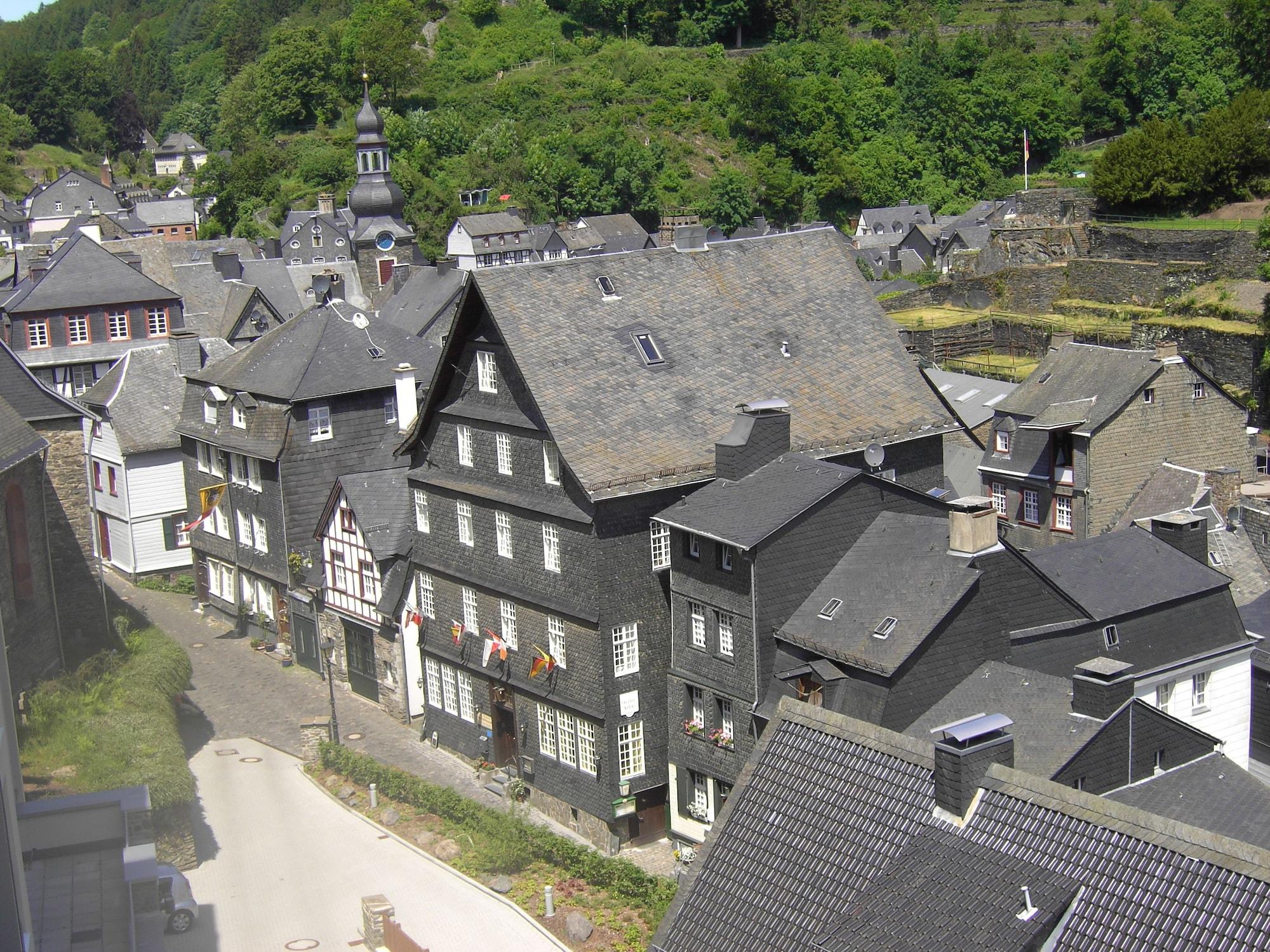 Vista Exterior Hotel Restaurant Graf Rolshausen