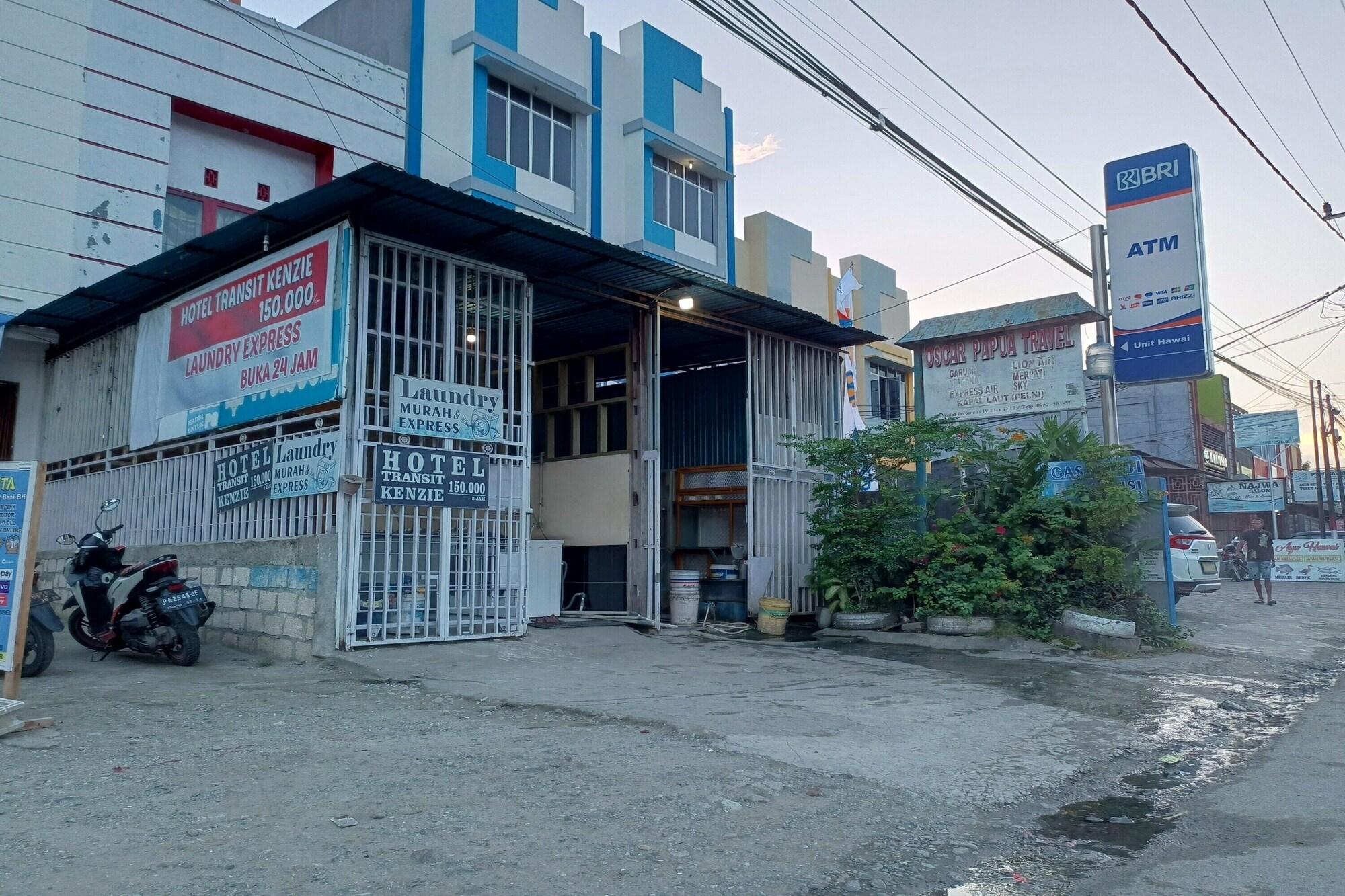 Varios OYO 93485 Hotel Kenzie Sentani