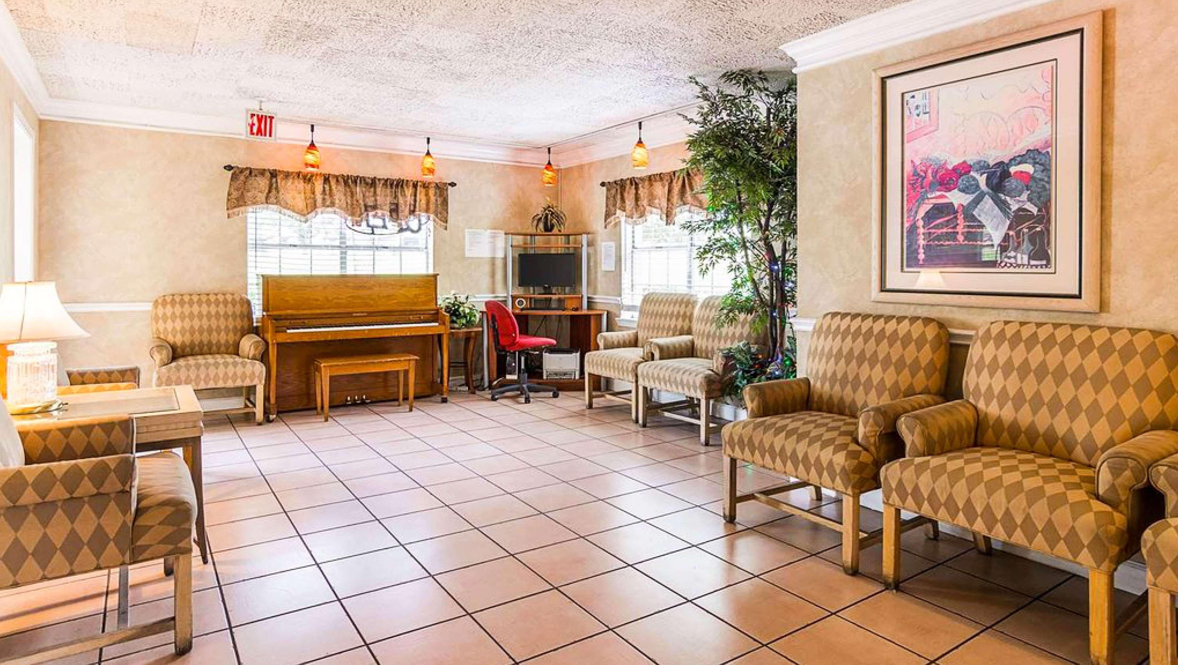 Vista Lobby Magnuson Hotel Little Rock South