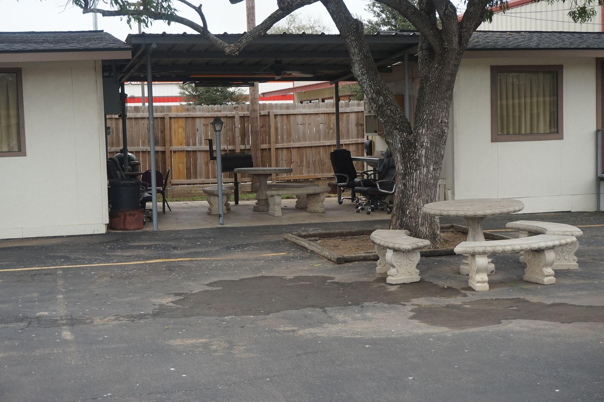 Instalaciones Recreativas Pearsall Executive Inn