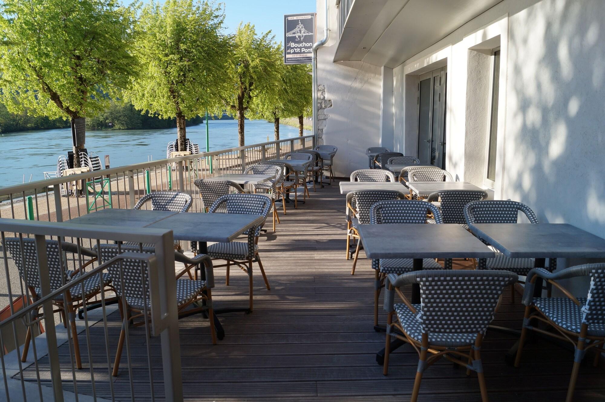 Vista Exterior Logis hotel du Rhône