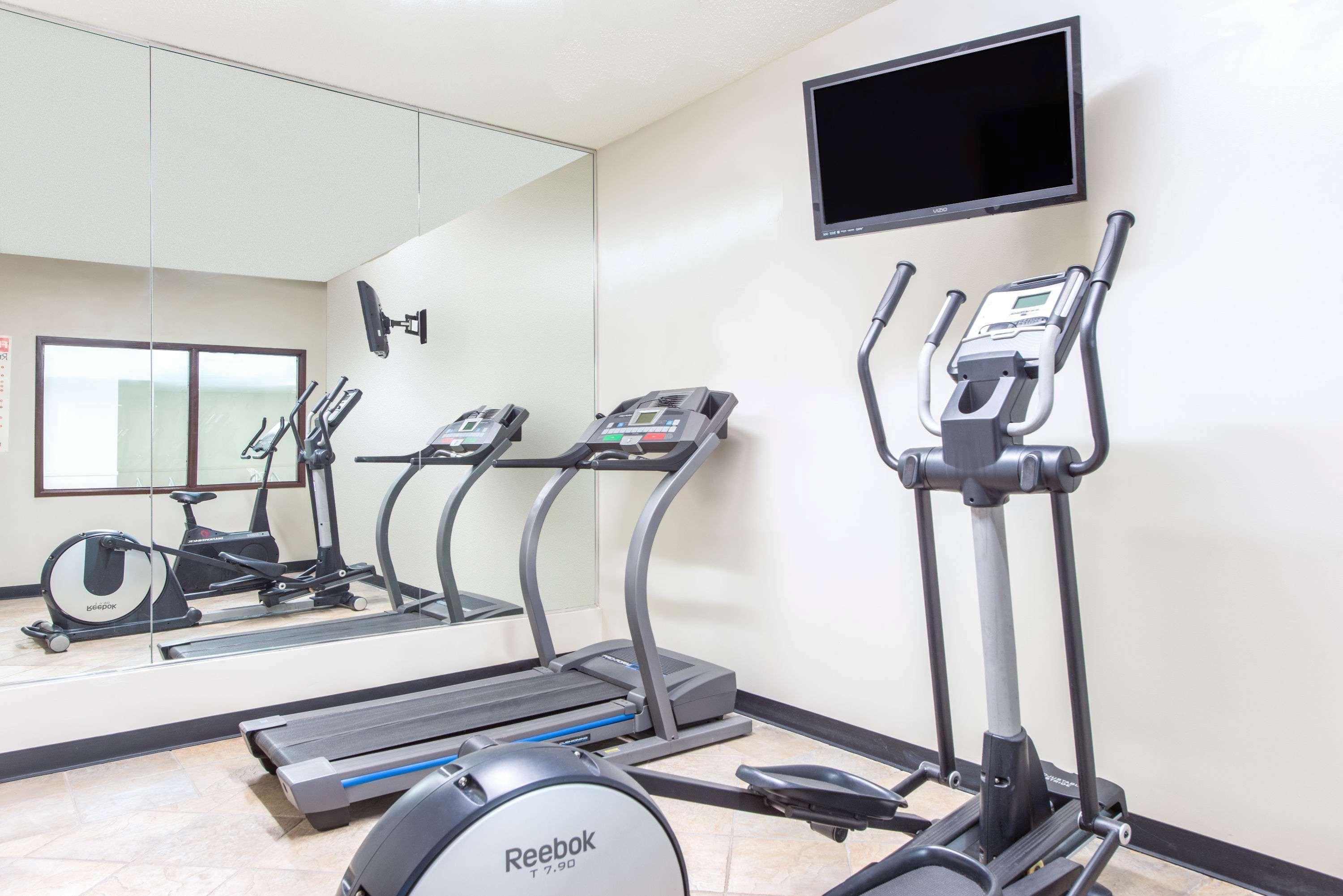 Gimnasio Super 8 by Wyndham Pevely