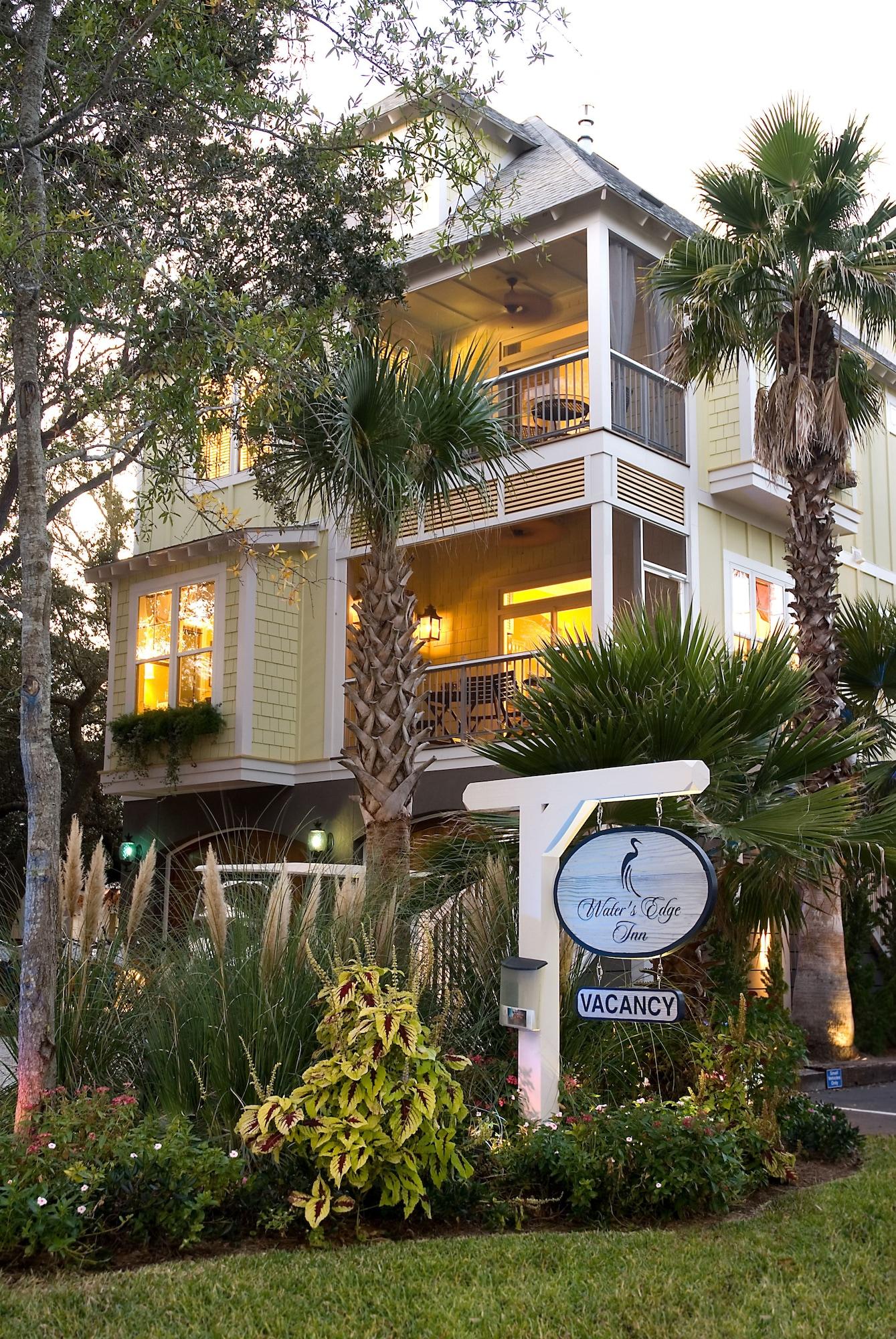Vista Exterior Water's Edge Inn - Adults Only