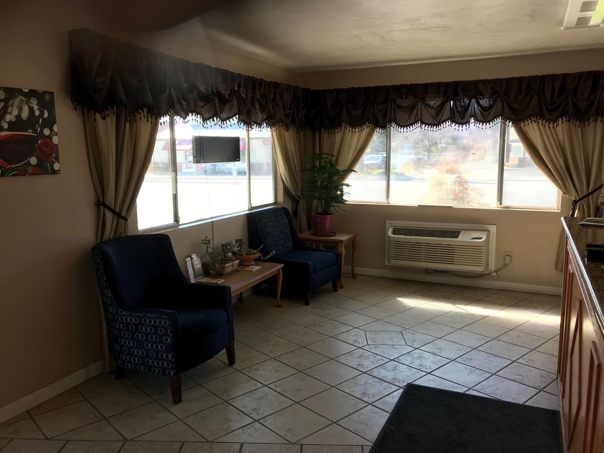 Vista Lobby Vino Inn & Suites