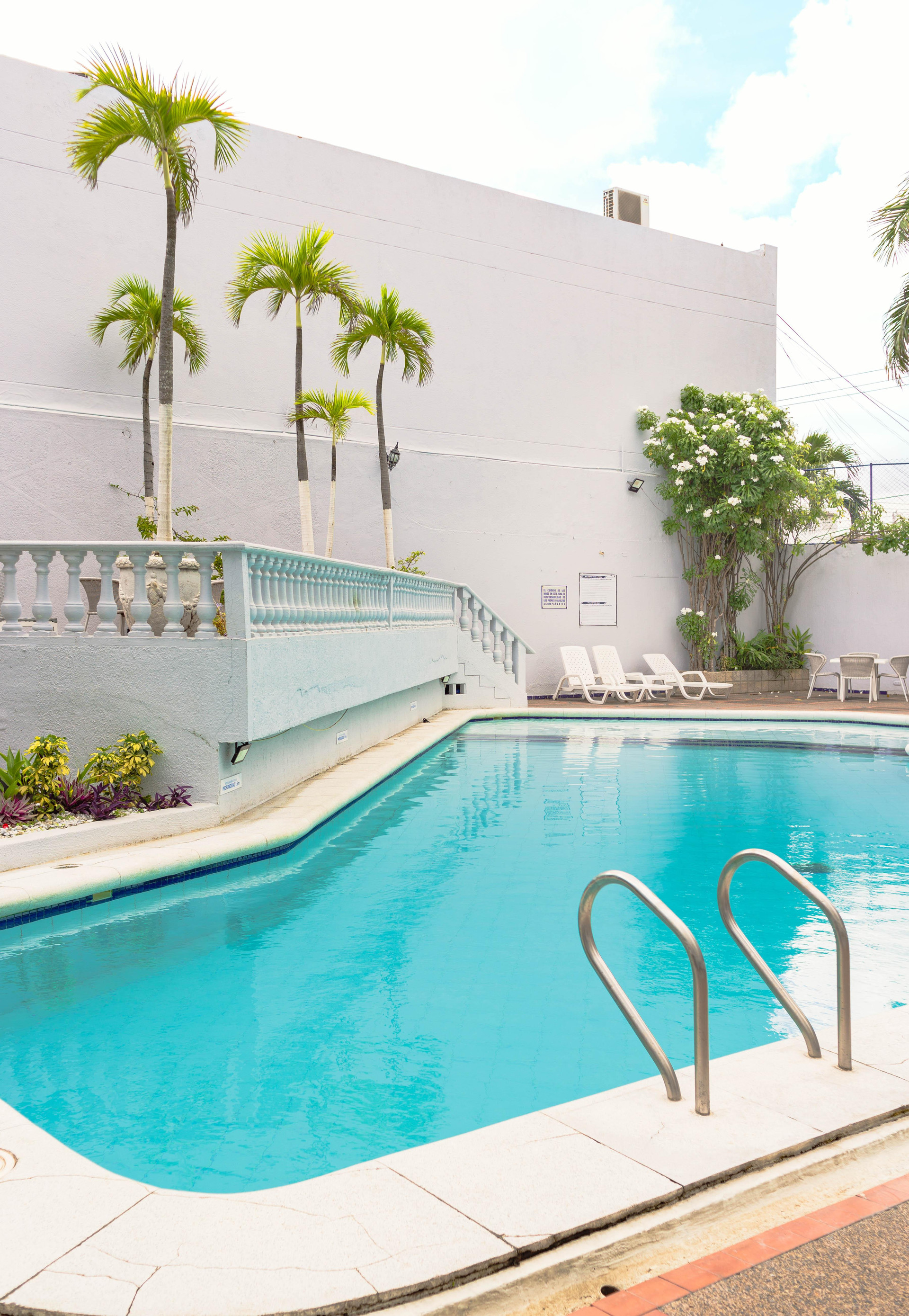 Vista da piscina Hotel Faranda Express Puerta del Sol Barranquilla