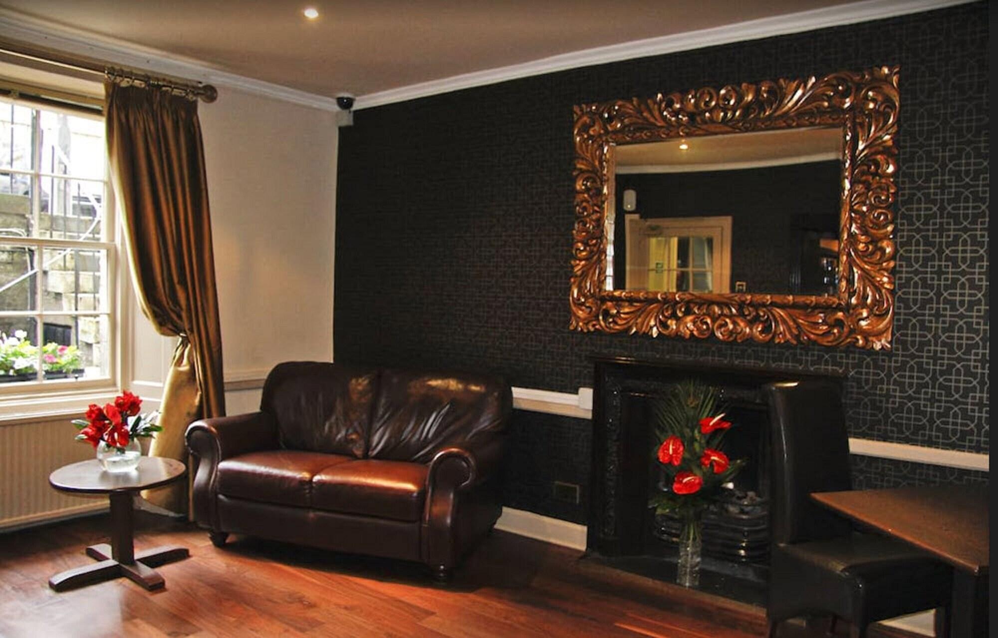 Bar/Salón Albany Hotel