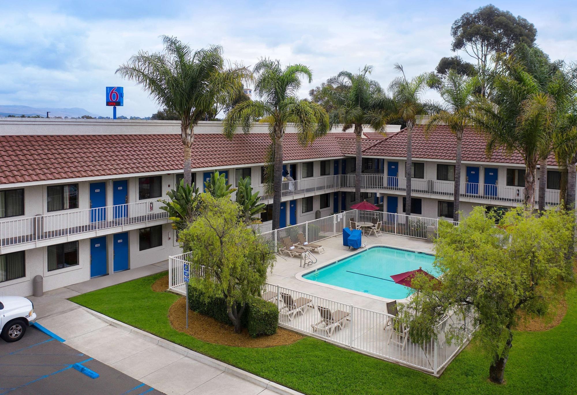 Vista Exterior Motel 6 Santa Maria, CA - North