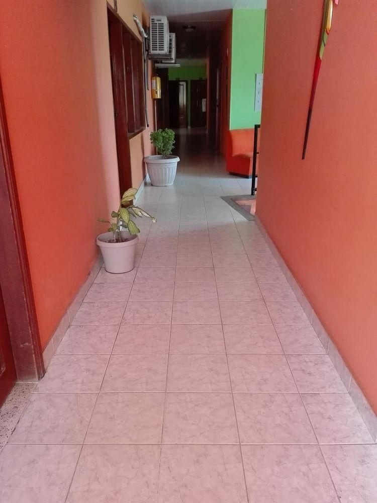 Comodidades del Alojamiento Hotel la Frontera - Hostel