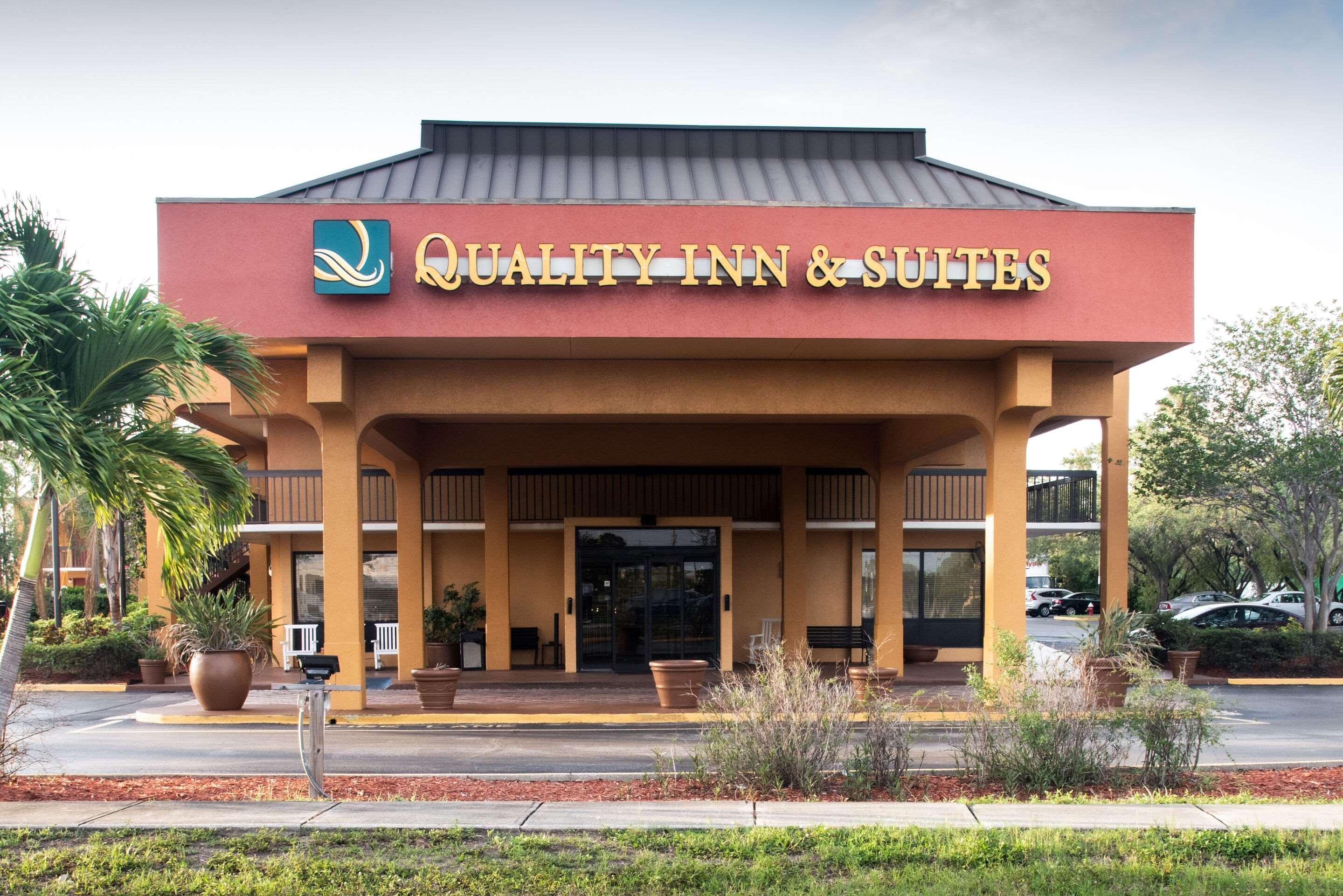 Vista Exterior SureStay Hotel by Best Western St. Pete Clearwater