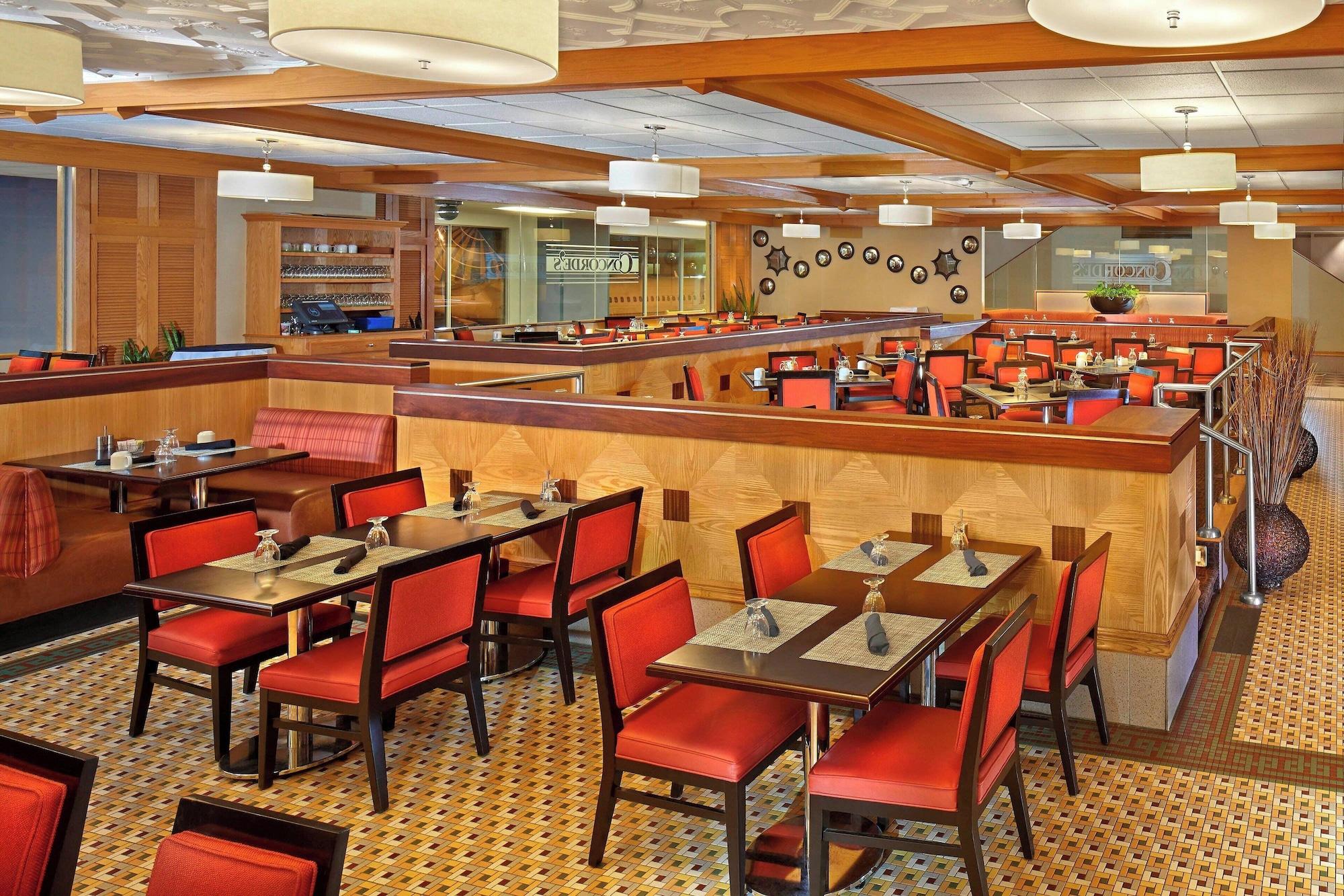 Restaurant Sheraton Hartford Hotel at Bradley Airport