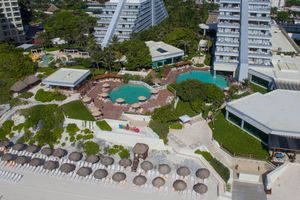 Cancun Jr Suite en resort vista al mar