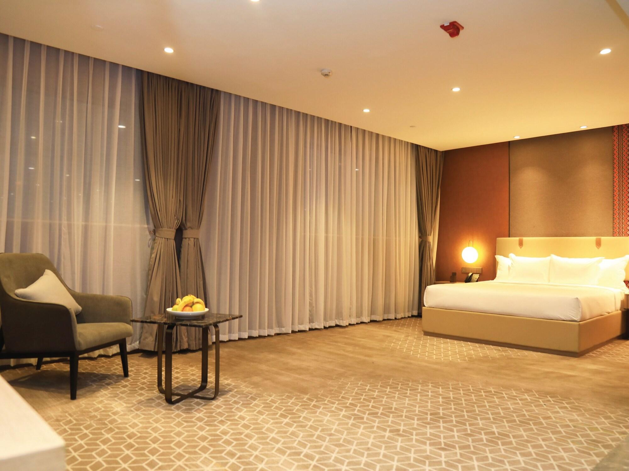 Varios Skylight In-Terminal Hotel