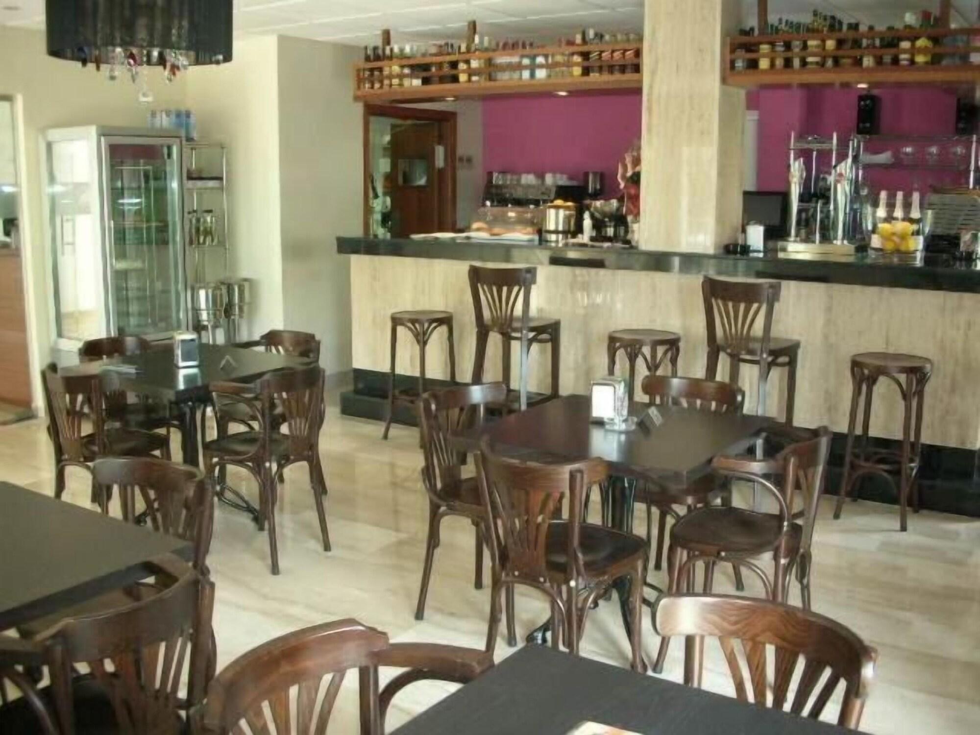 Bar/Salón Hotel Don Alfredo