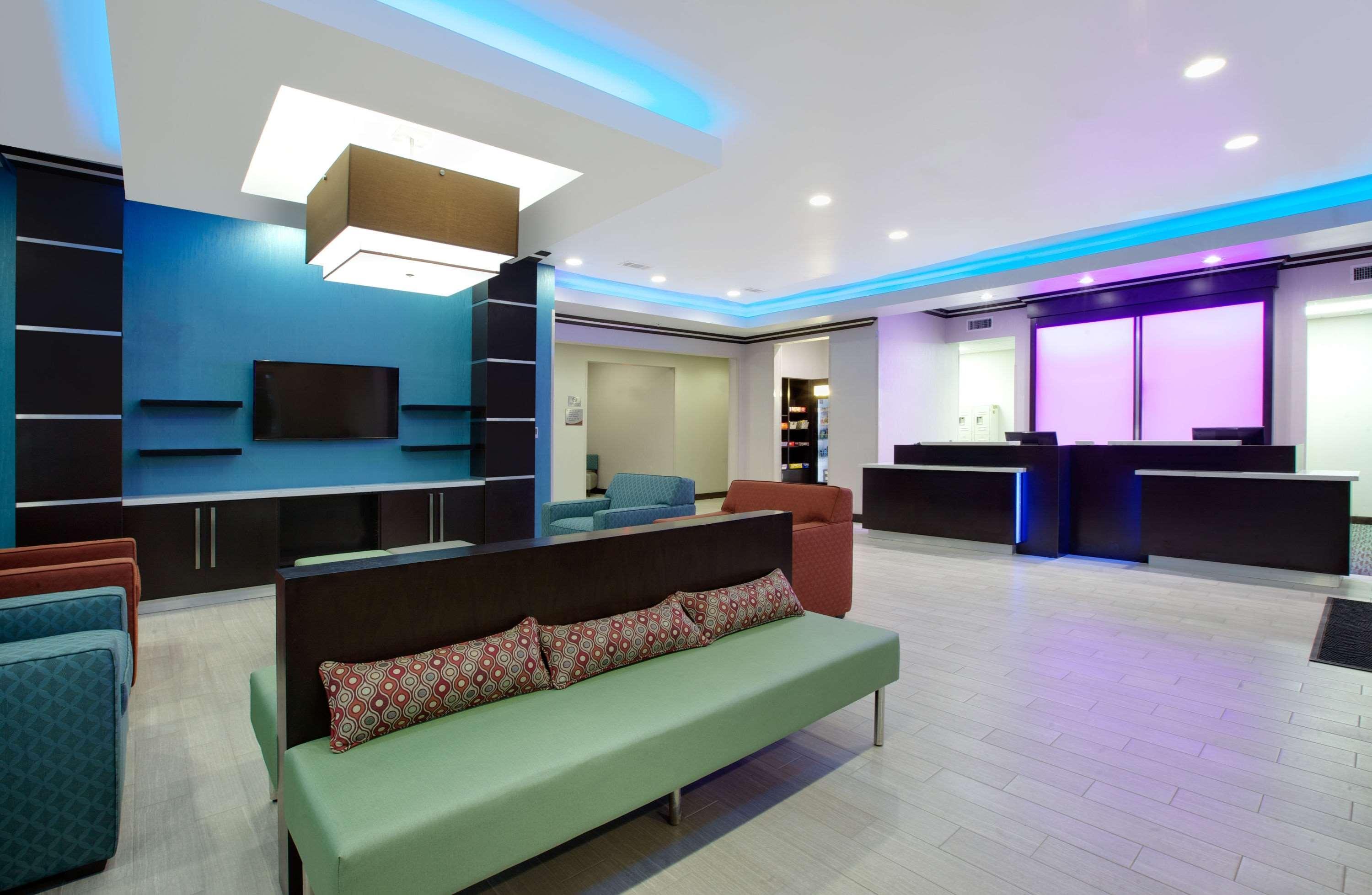 Vista Lobby Spark by Hilton Midland South
