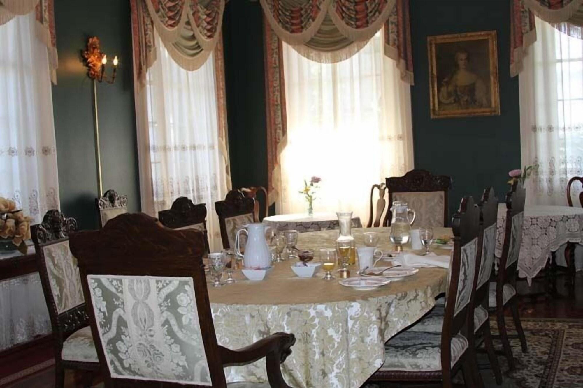 Restaurant The Dansereau House