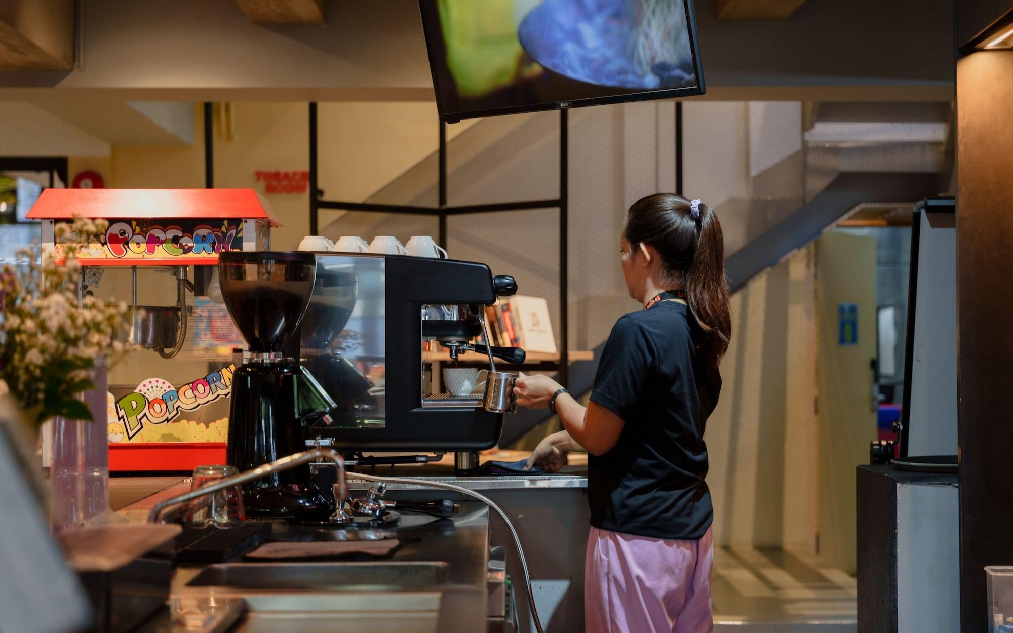 Bar/Salón Lub d Bangkok Siam – New Look, Across from MBK & Skytrain Access