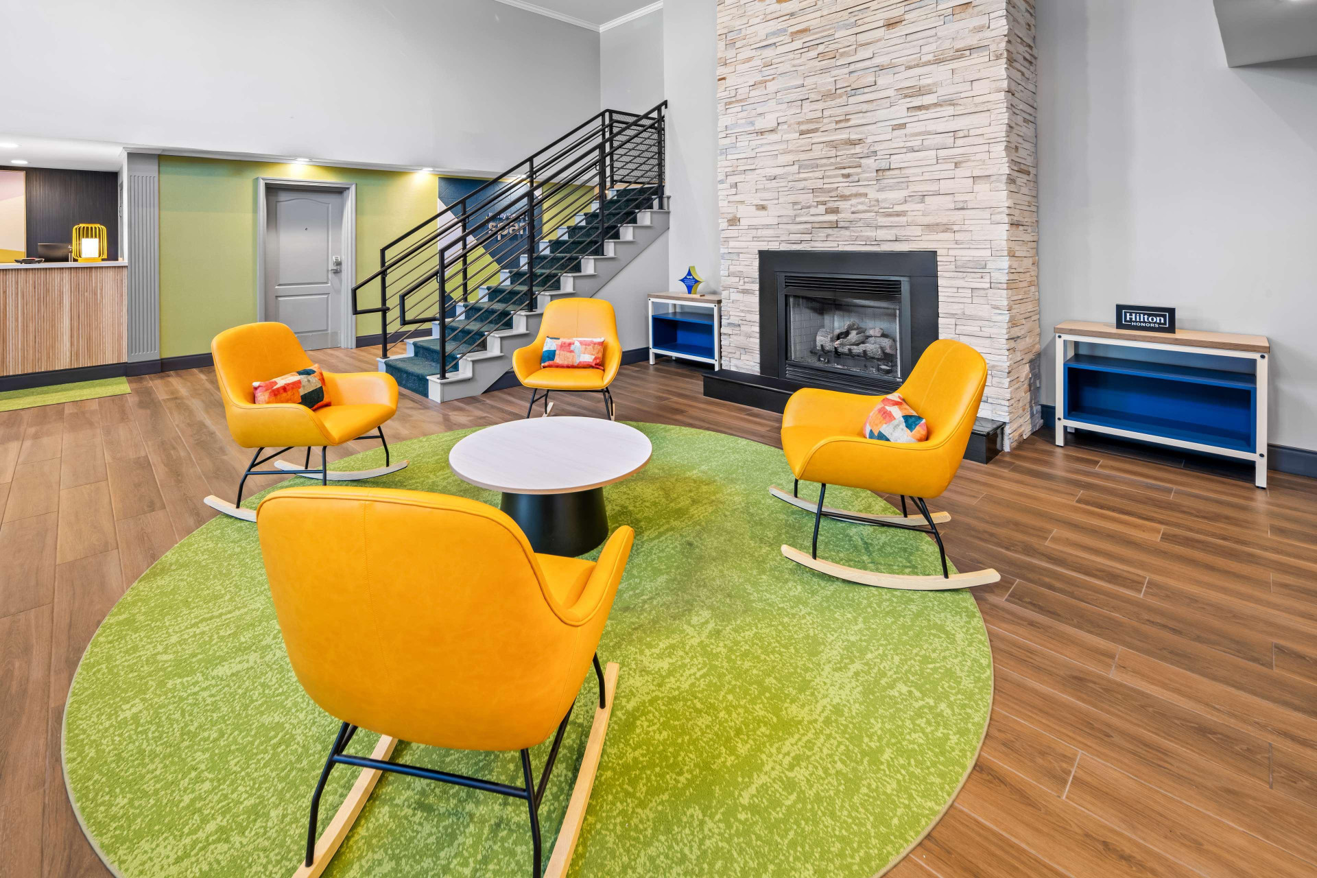 Vista Lobby Country Inn & Suites By Radisson Woodbridge