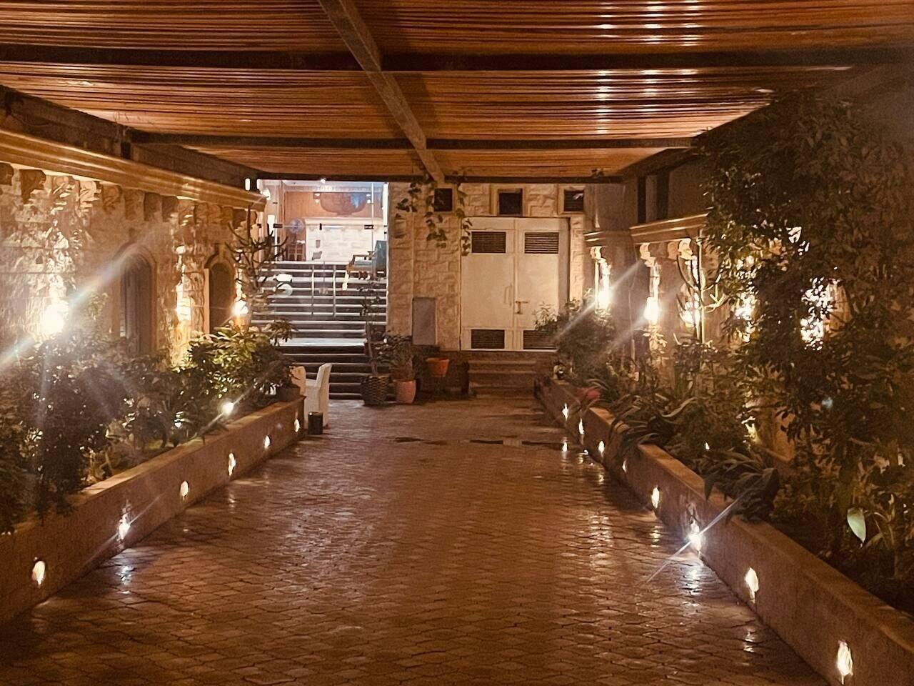 Vista Lobby Pyramids Tower Inn