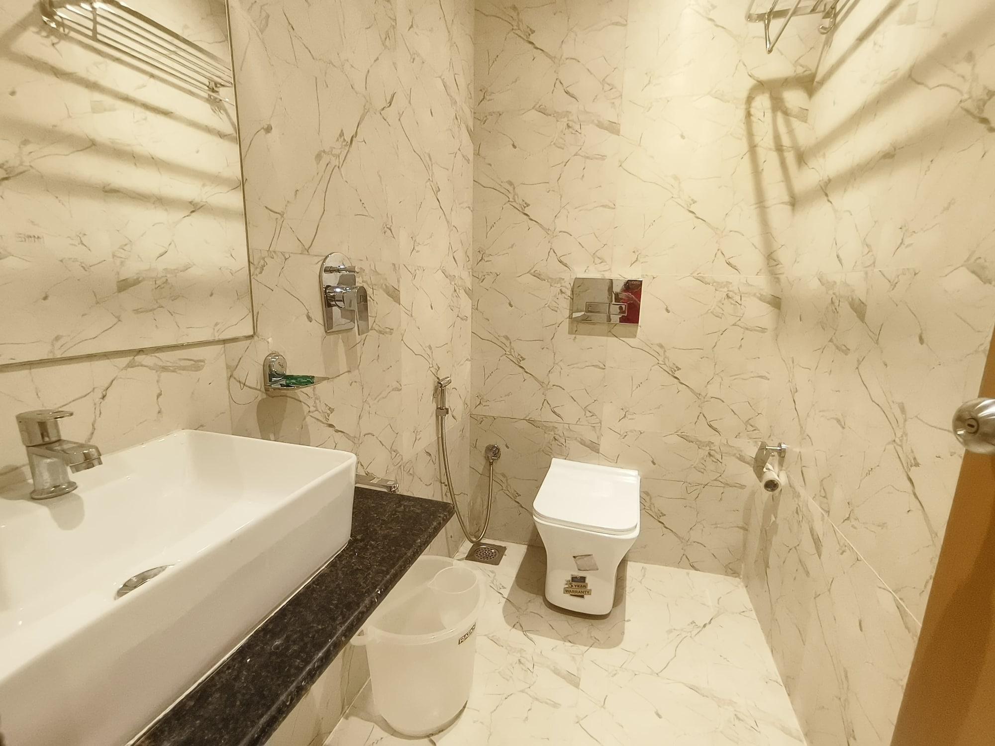 Equipamiento de Habitación Hotel Riva International - Near Nesco Center
