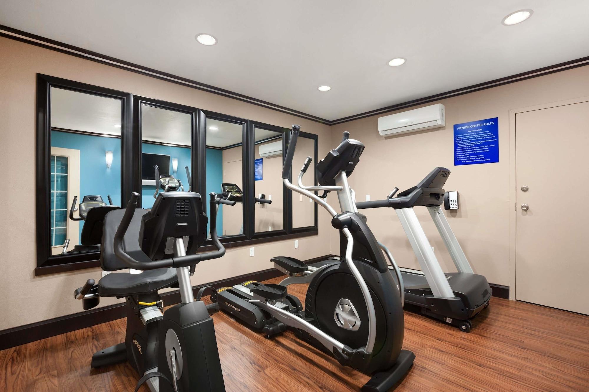 Gimnasio Days Inn & Suites by Wyndham Conroe North