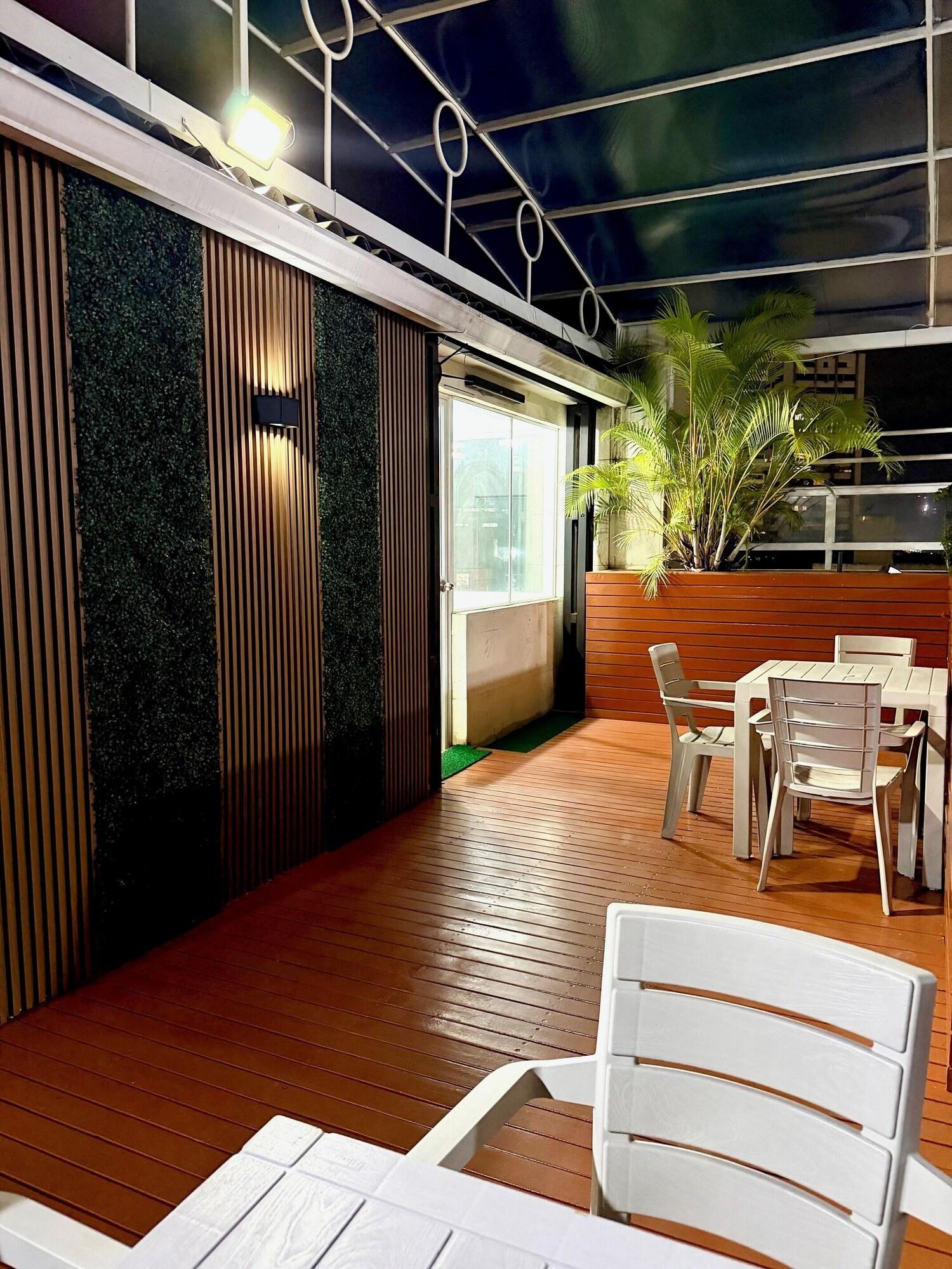 Vista Piscina HOTEL SIX AVENUE