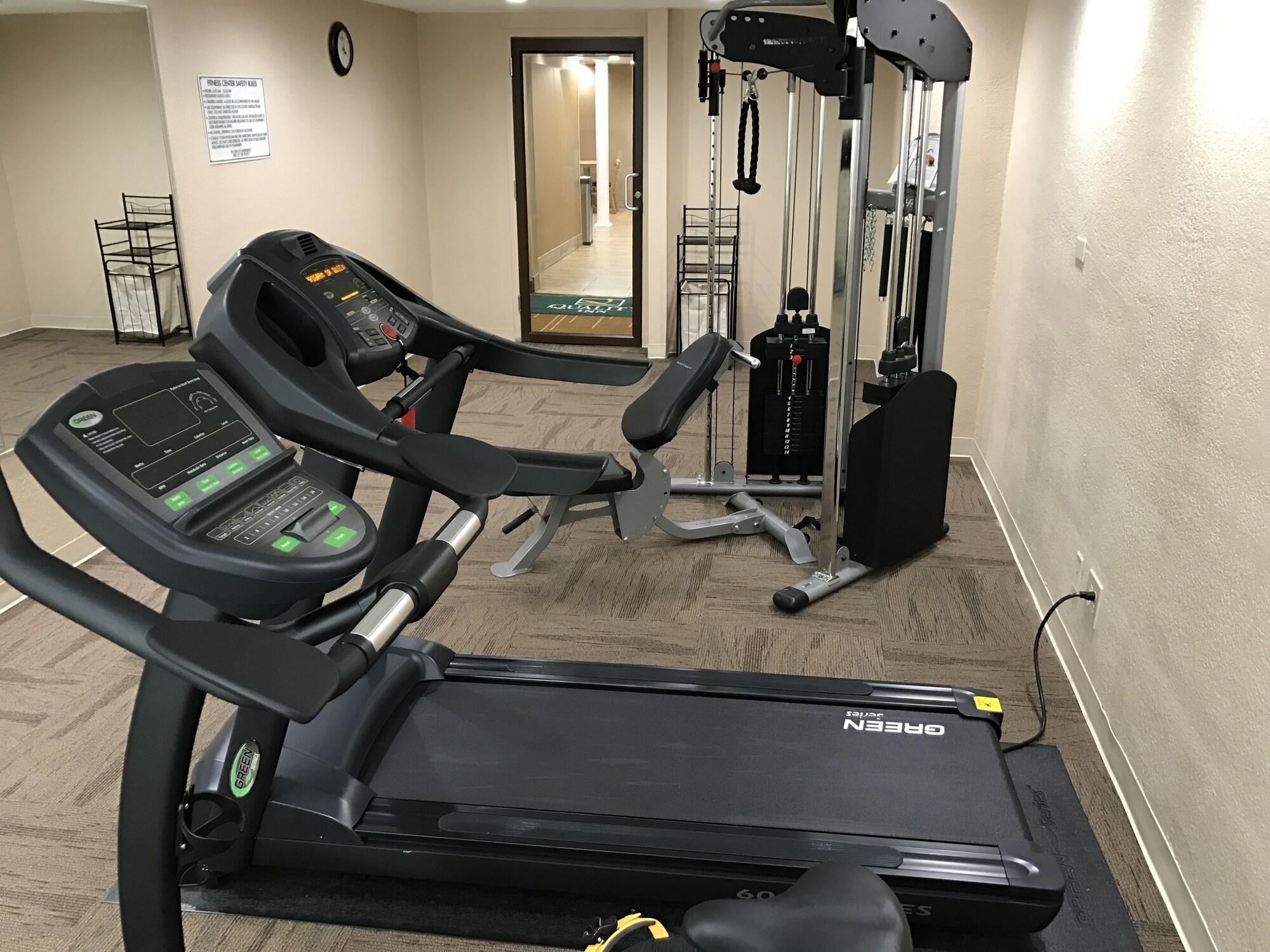 Gimnasio Quality Inn Near Pimlico Racetrack