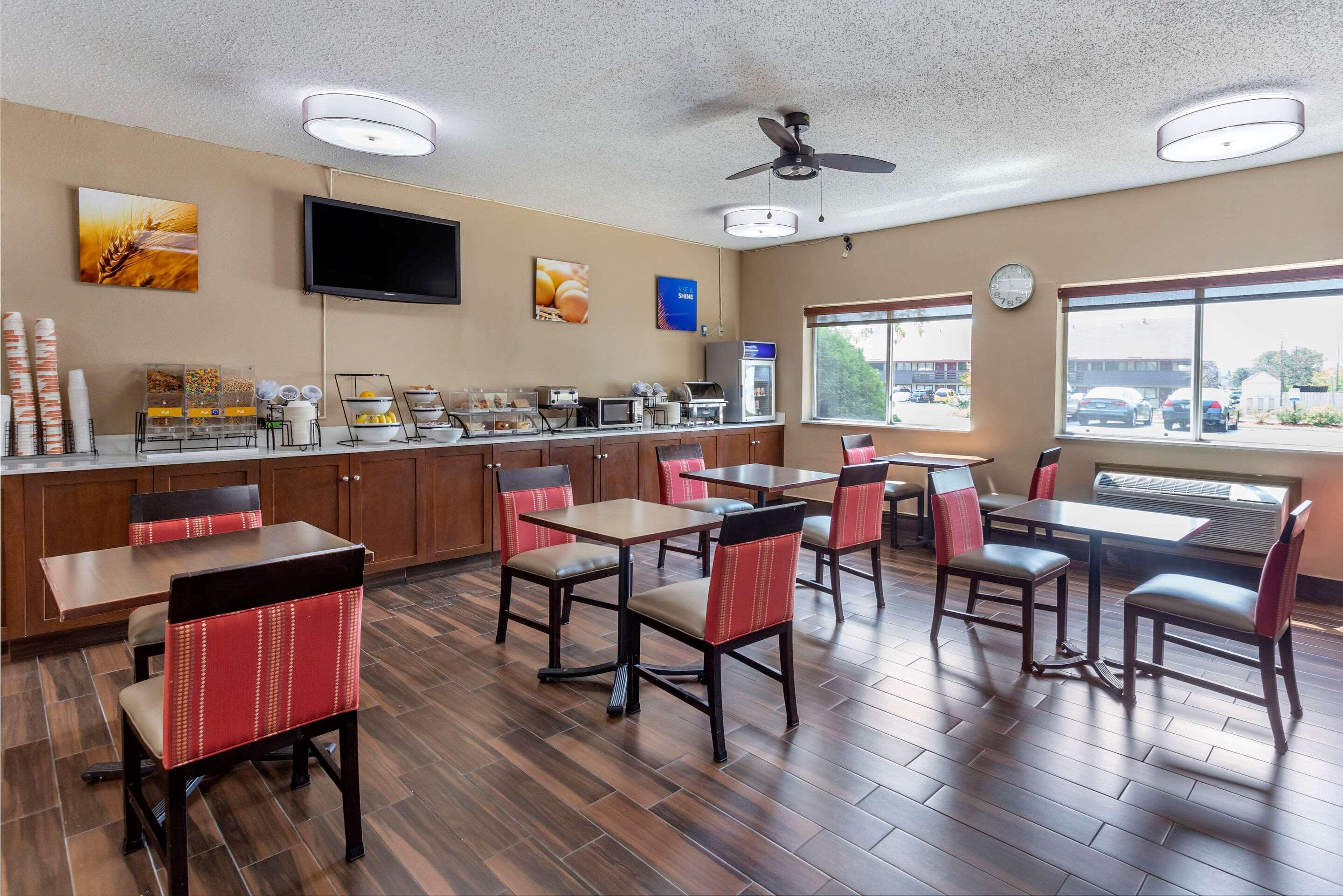 Restaurant Comfort Inn Rockford near Casino District