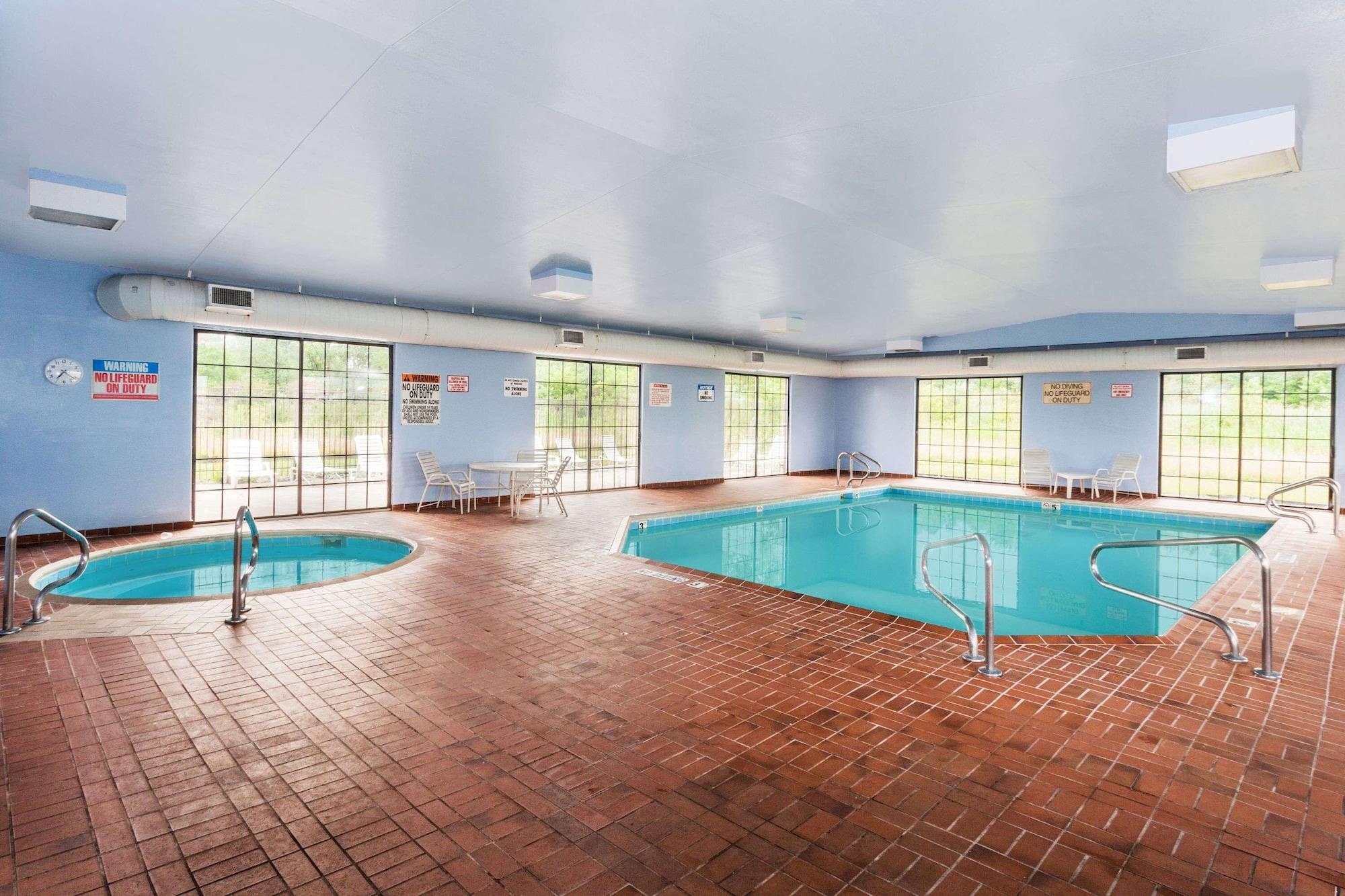 Vista Piscina Baymont by Wyndham Michigan City