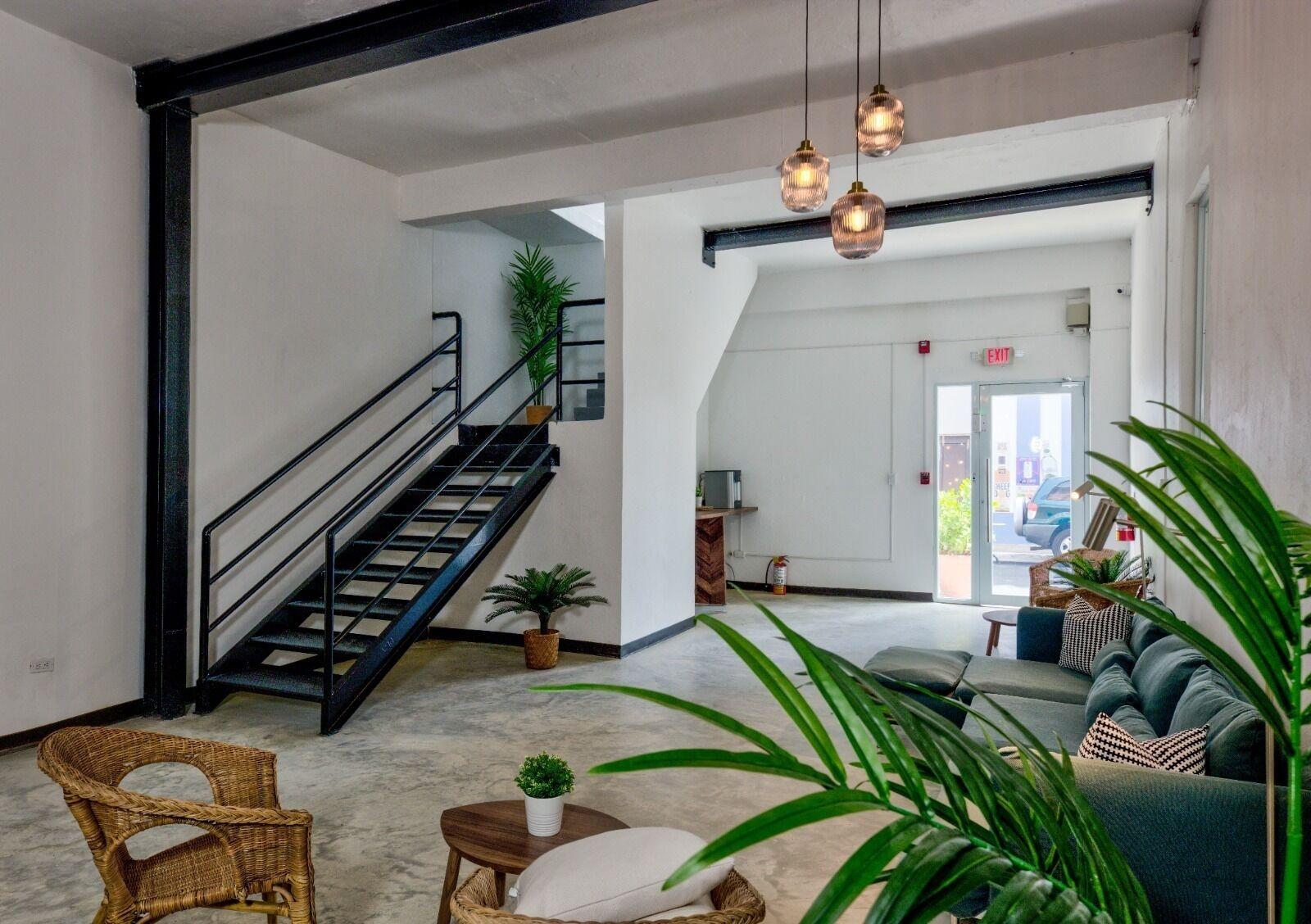 Vista Lobby Juliette Hostel for Women Only