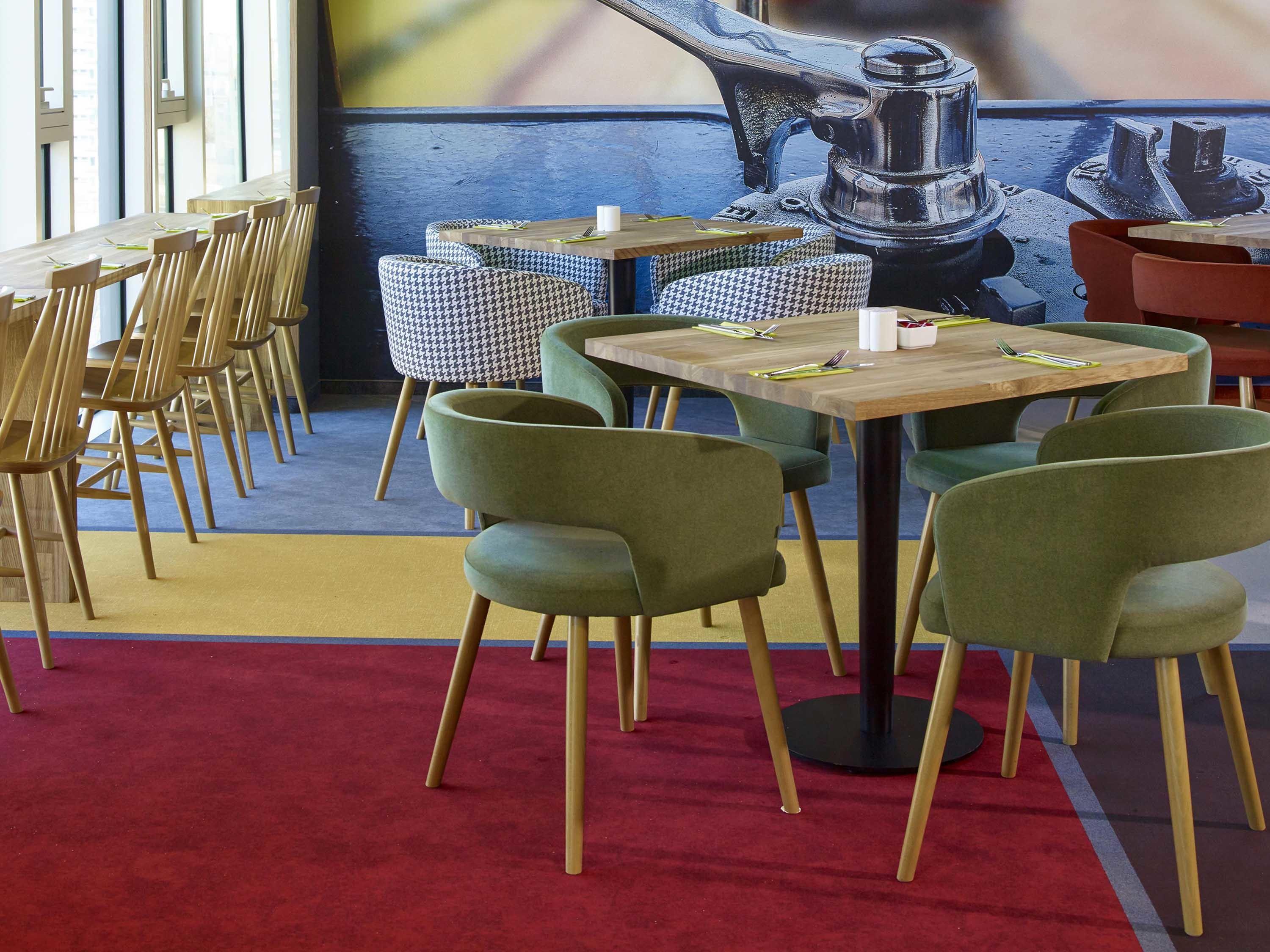 Vista Exterior ibis Styles Warszawa City