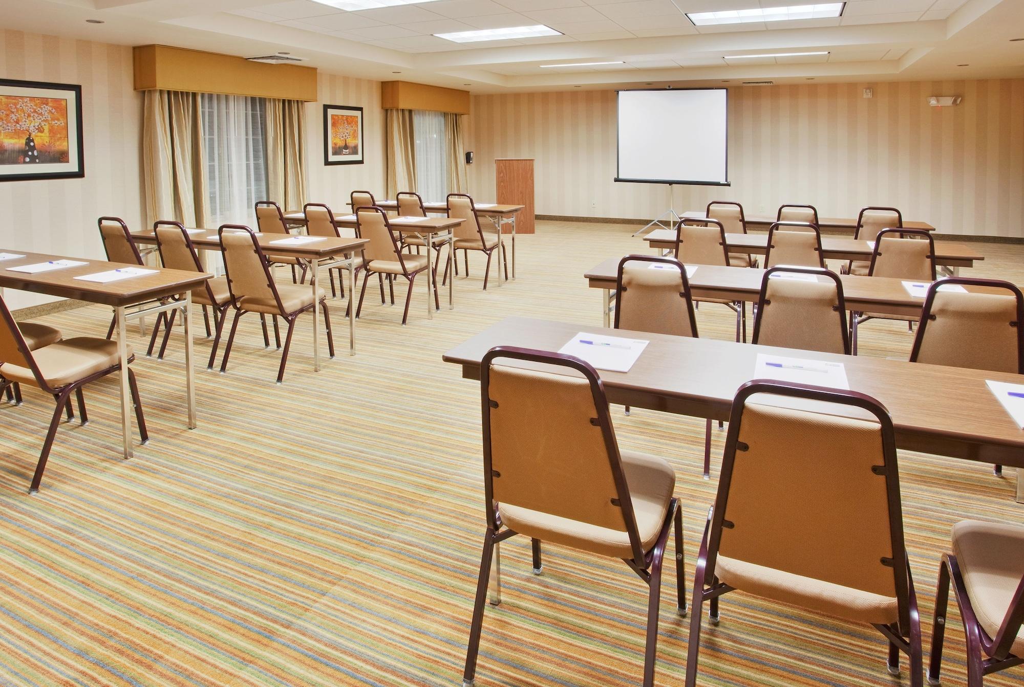 Sala de Reuniones Holiday Inn Express & Suites Willows by IHG