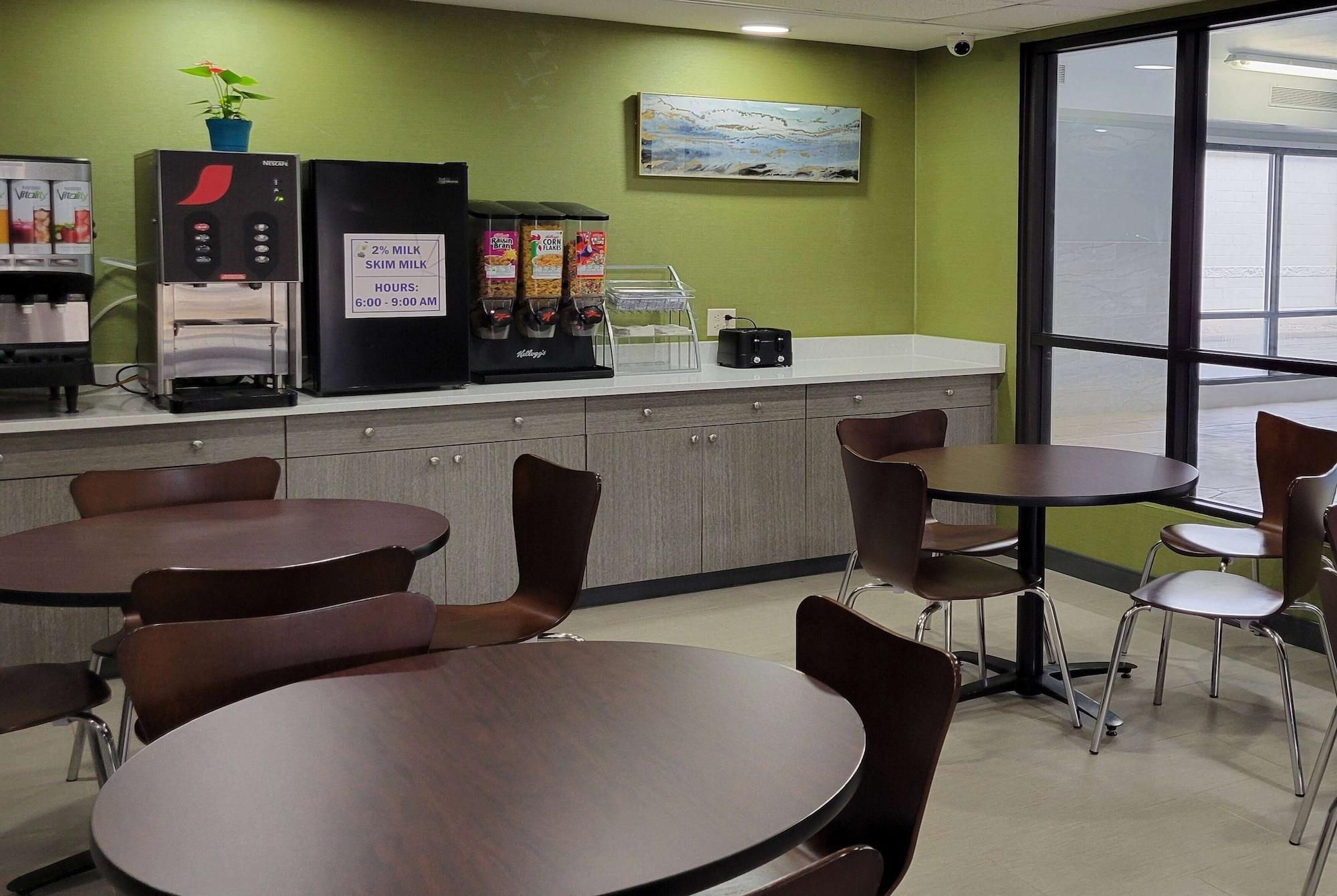 Restaurant Super 8 by Wyndham Aurora/Naperville Area