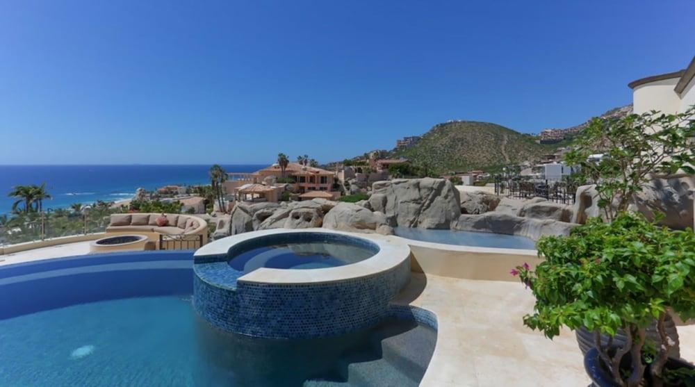 Vista da piscina Casa Esperanza by Cabo Platinum