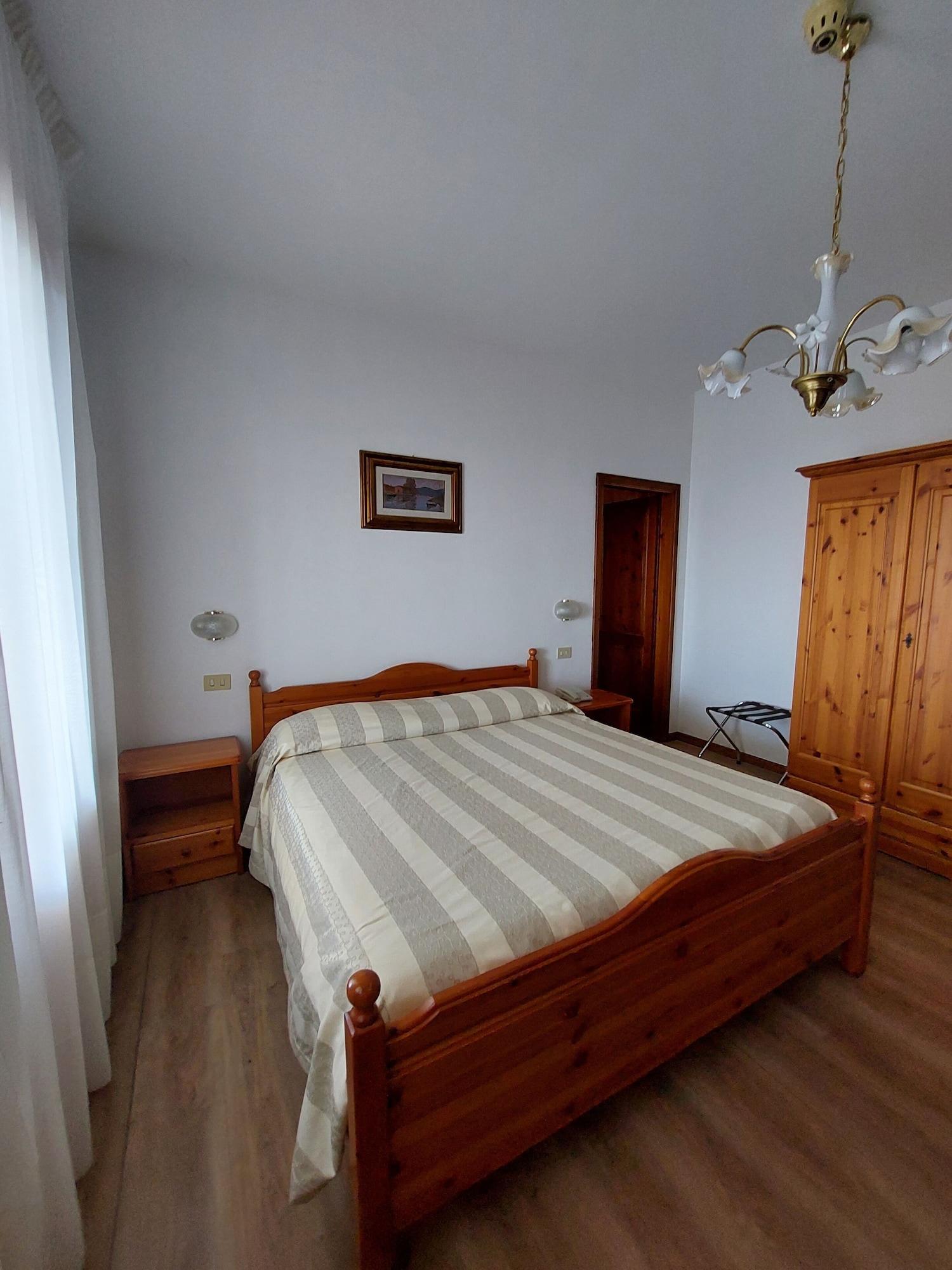 Varios Albergo Alla Pineta