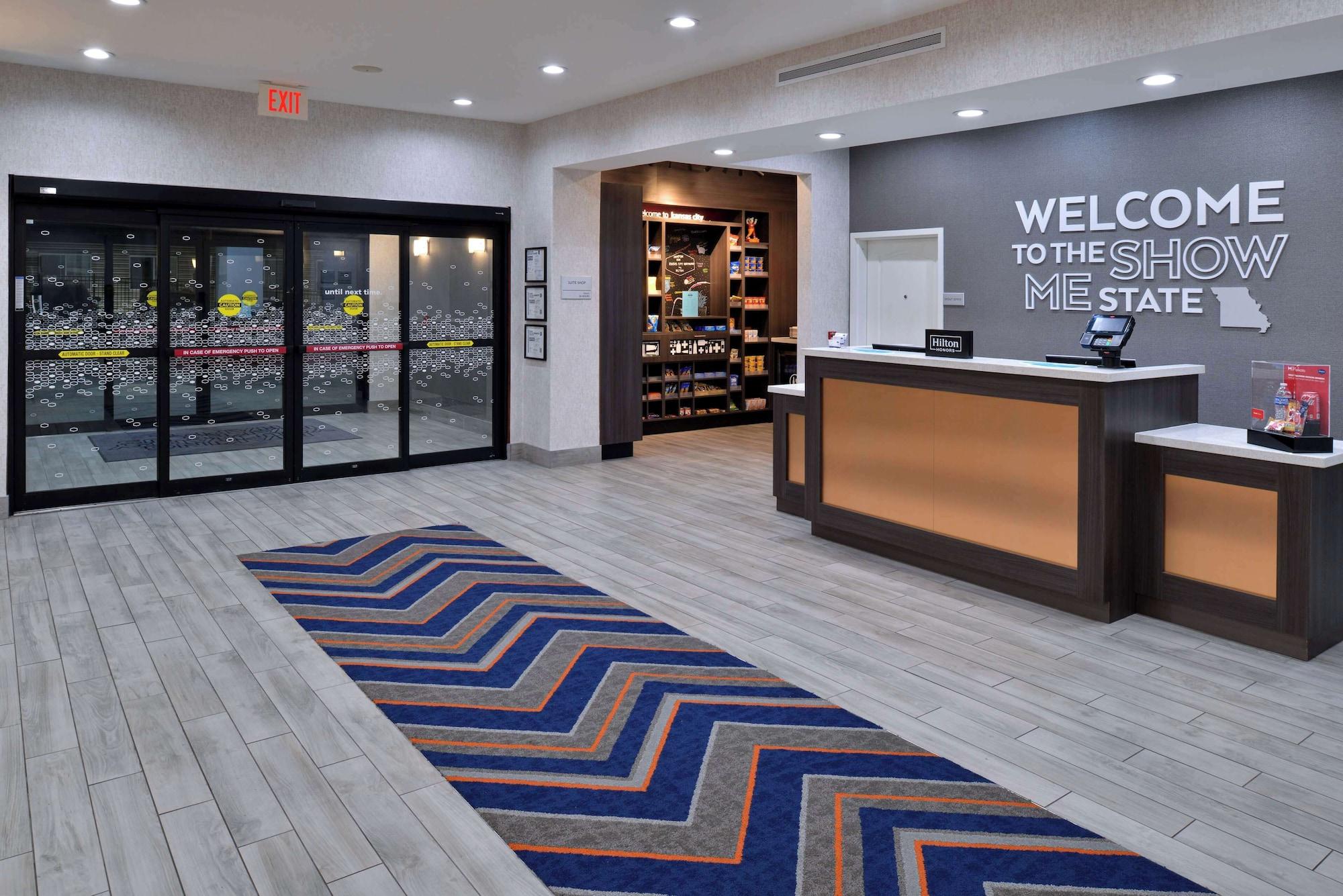 Vista Lobby Hampton Inn Kansas City Northeast
