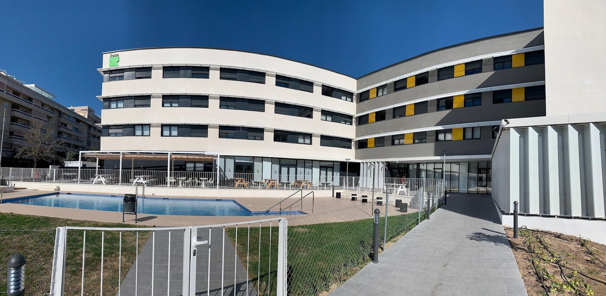 Vista Piscina Residencia Universitaria Resa Campus Málaga