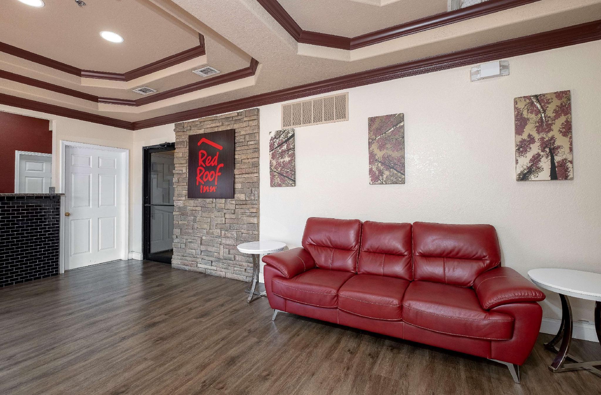Vista Lobby Red Roof Inn & Suites Pensacola - NAS Corry