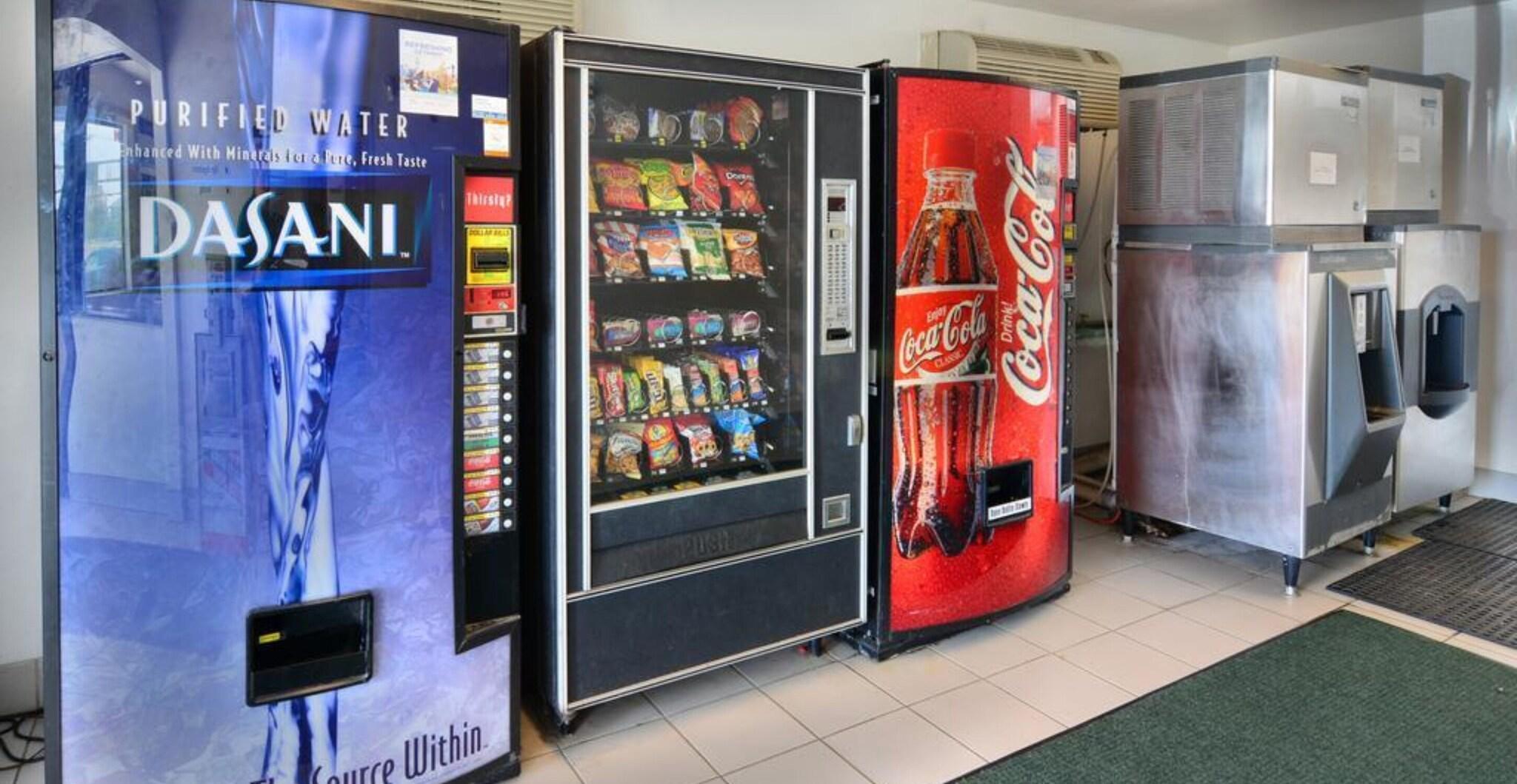 Bar/Salón Studio 6 West Palm Beach, FL