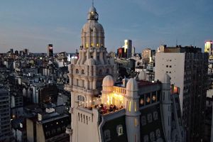 Actividad - Almuerzo Ejecutivo en el Paraíso: Palacio Barolo - Bifecito Barolo