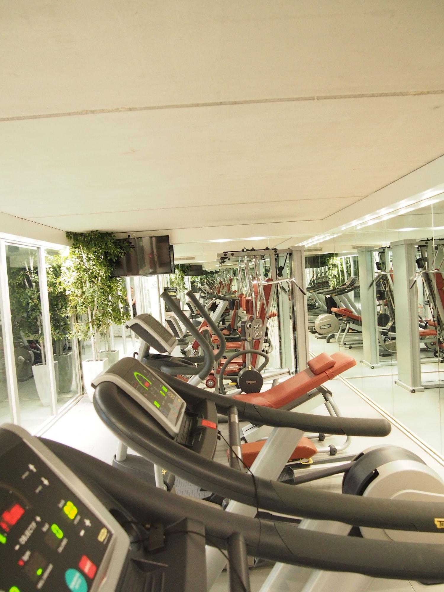 Gimnasio Hôtel b design & Spa