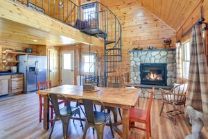 Renta Vacacional - Riverfront Rumney Vacation Rental w/ Fire Pit!