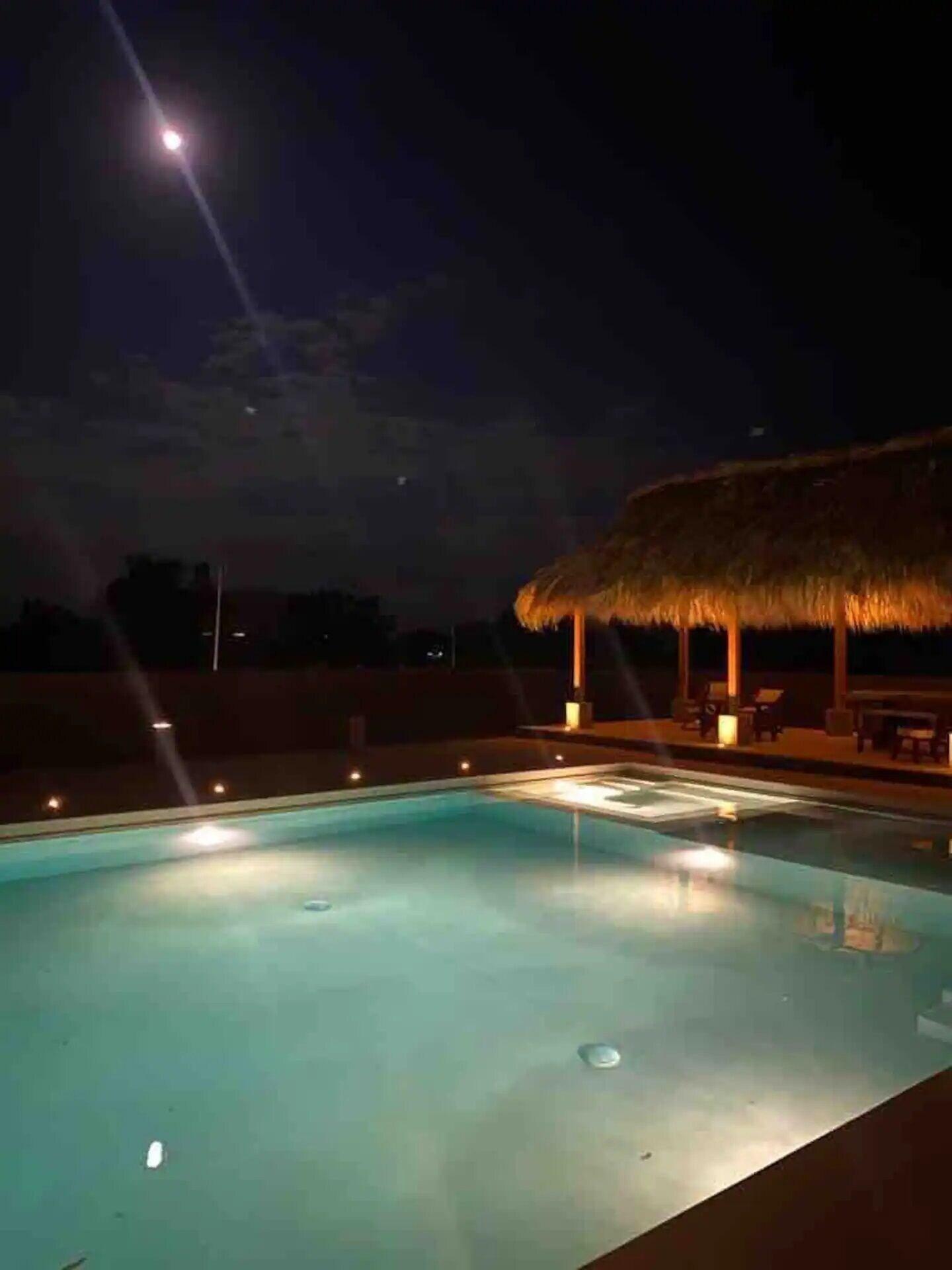 Varios Luxury Beach Side Condo By SAMOTOGO Group