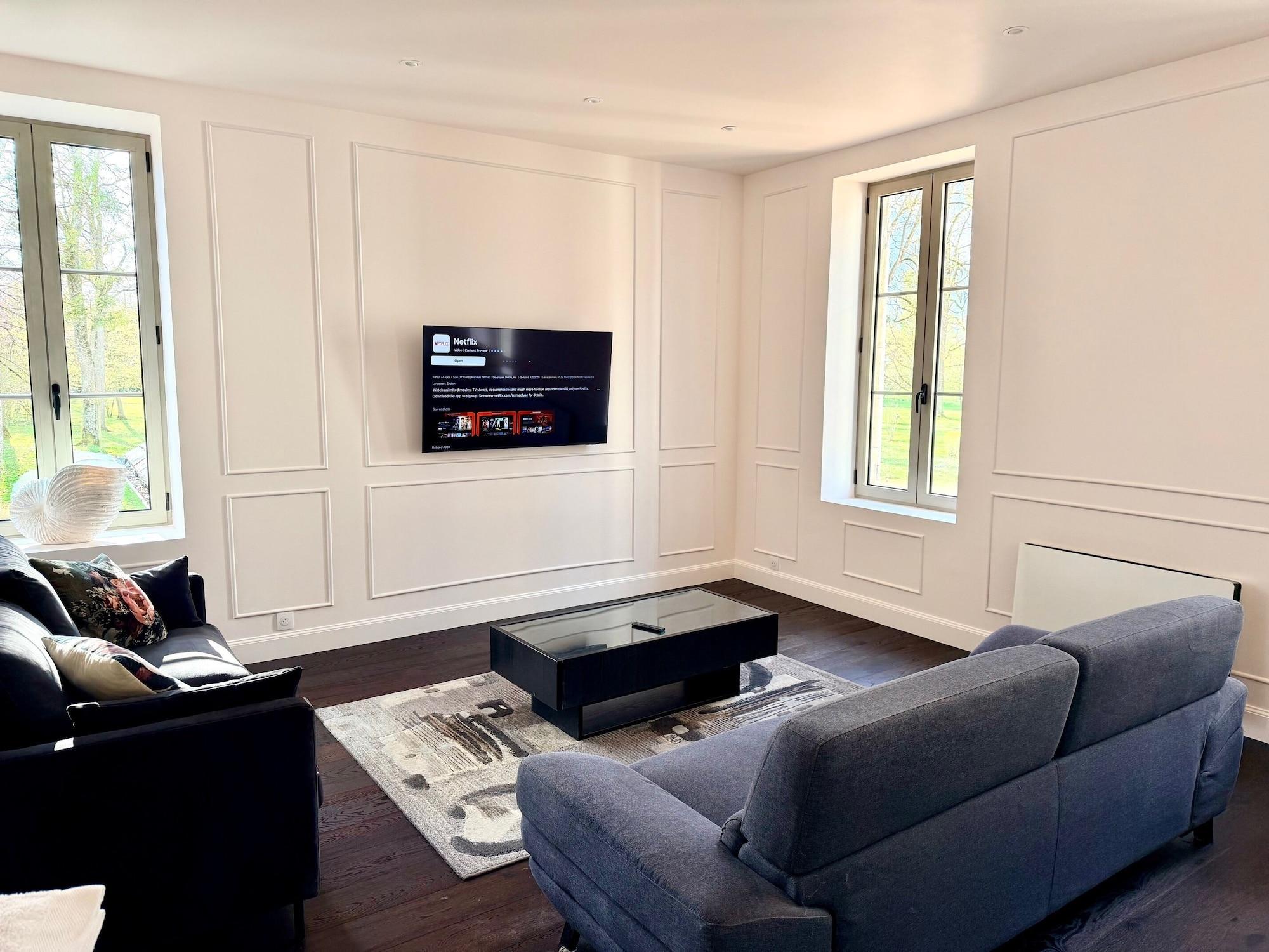 Bar/Salón Gîte Vichy - 4 Chambres, Situé Dans le Parc du Château de Charmeil