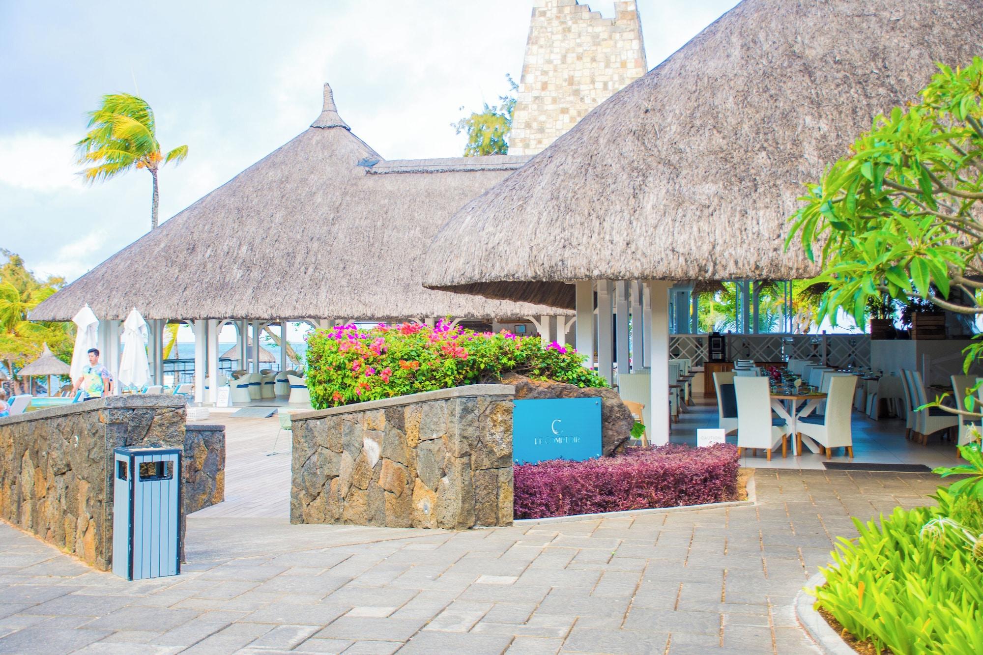 Restaurant Azuri Apartment with Beach, Pools, Gym, Restaurants, Spa, Boats, kids Corner